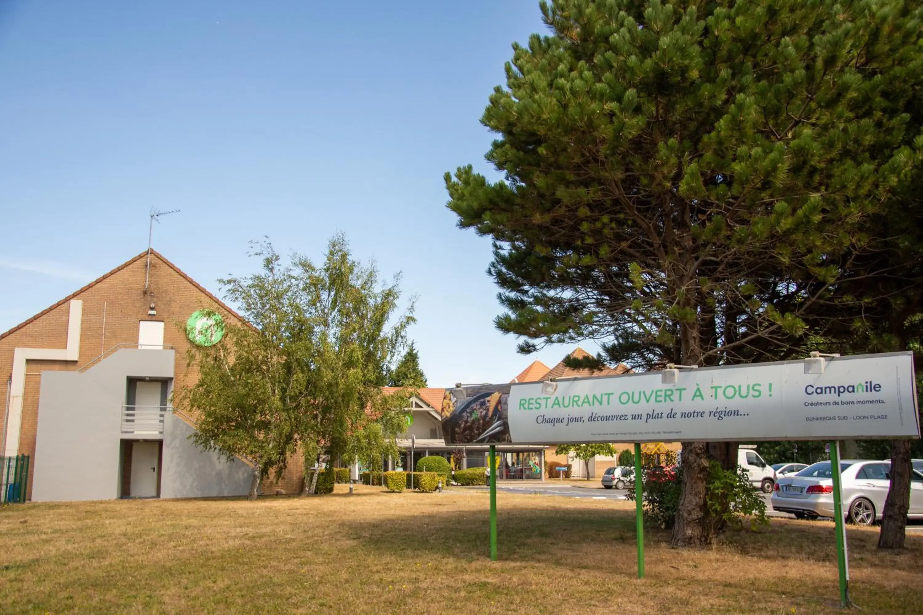 Property building in Campanile Dunkerque Sud - Loon Plage Property building in Campanile Dunkerque Sud - Loon Plage