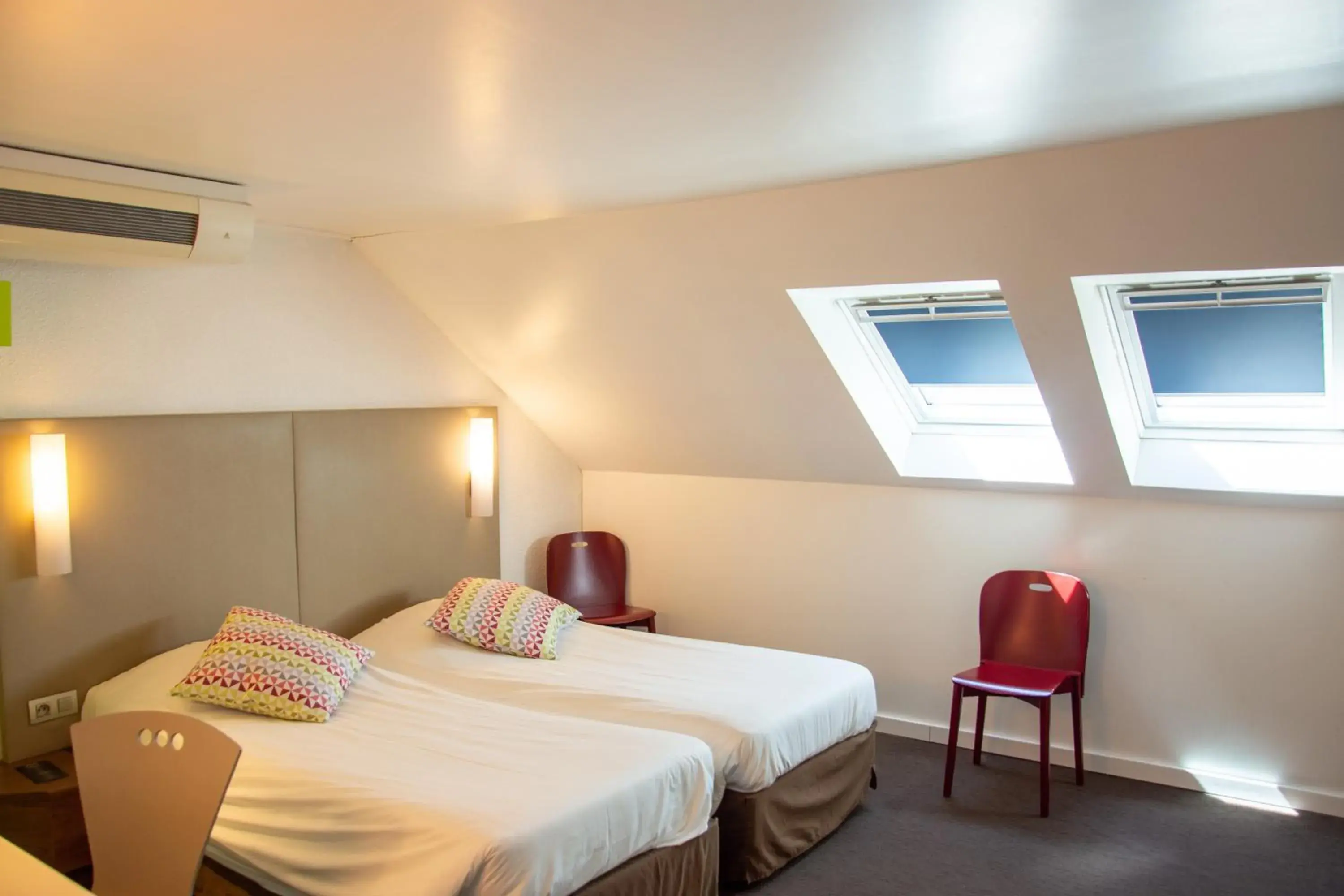 Bedroom, Bed in Campanile Dunkerque Sud - Loon Plage Bedroom, Bed in Campanile Dunkerque Sud - Loon Plage