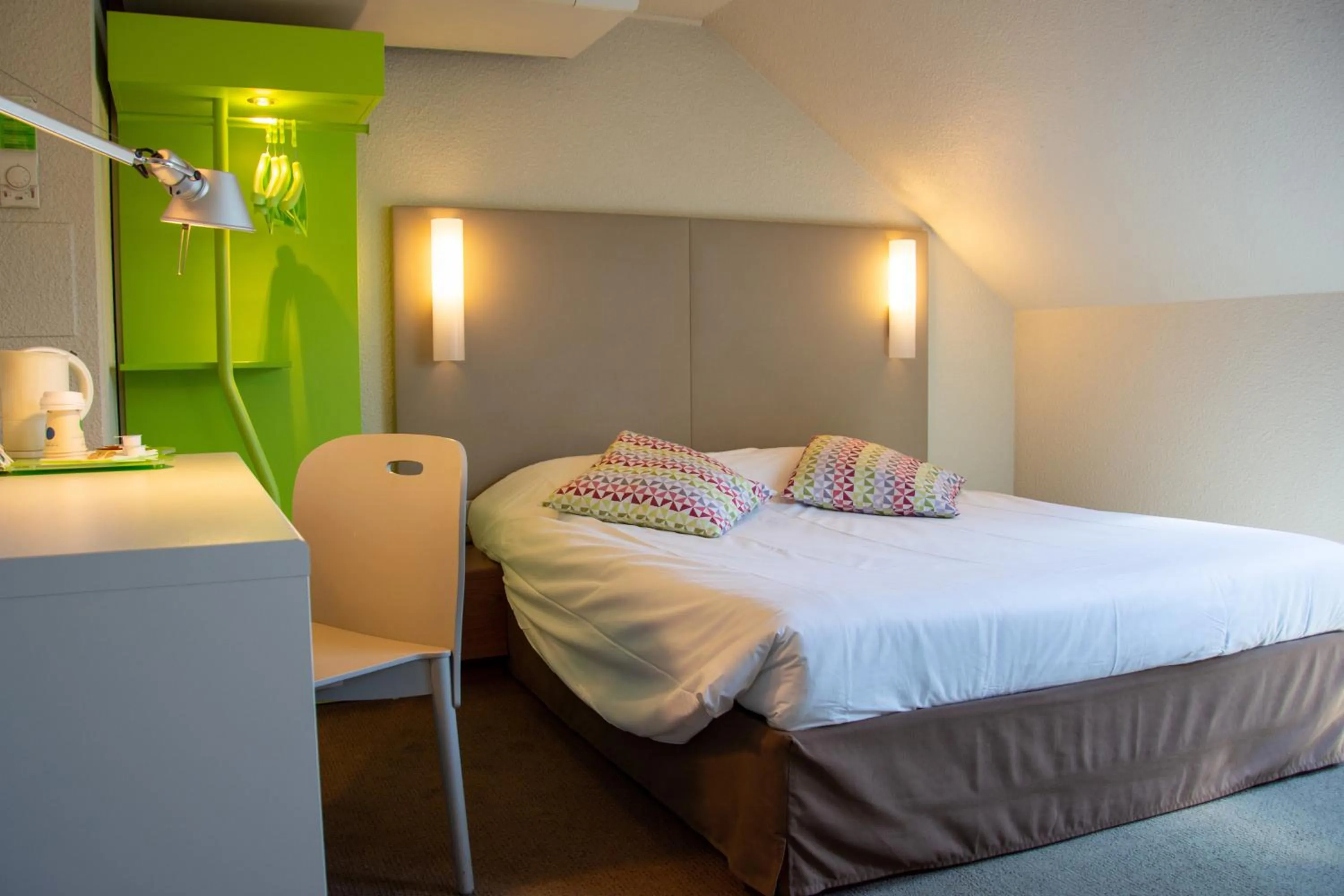 Bedroom, Bed in Campanile Dunkerque Sud - Loon Plage