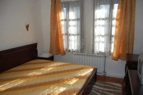 Bed in Trevnenski Kat Hotel