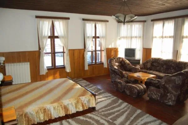 Bed in Trevnenski Kat Hotel