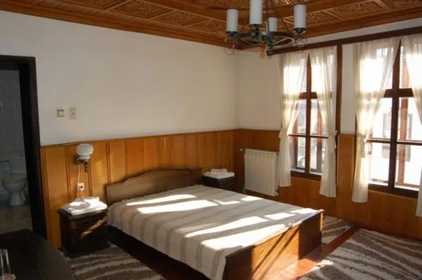 Bed in Trevnenski Kat Hotel