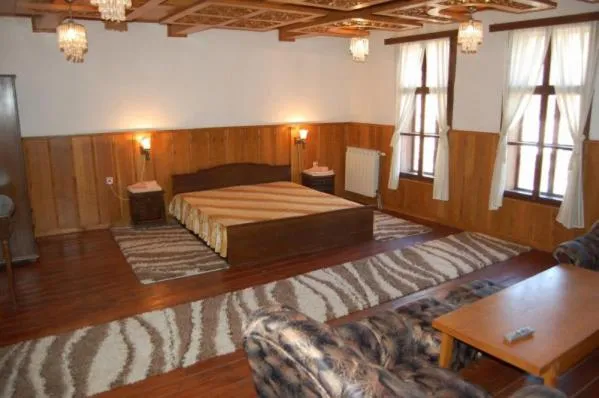 Bed in Trevnenski Kat Hotel