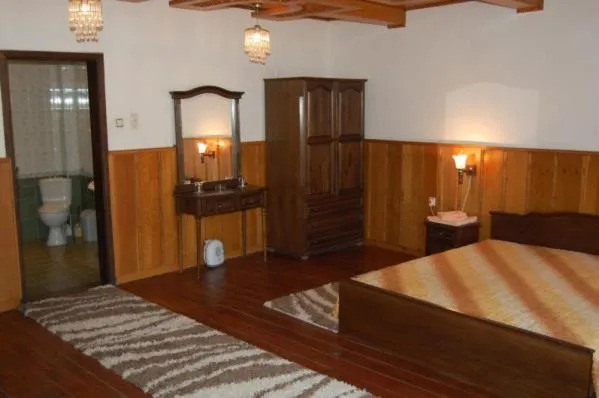 Bed in Trevnenski Kat Hotel