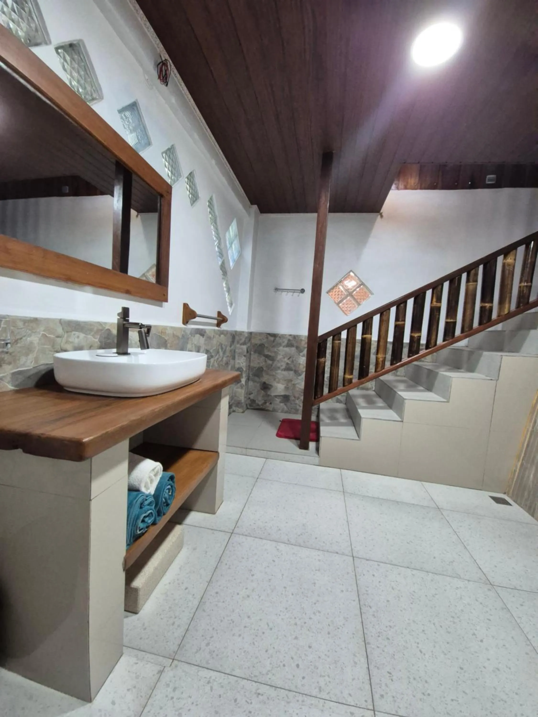 Sam's Bungalows And Treks