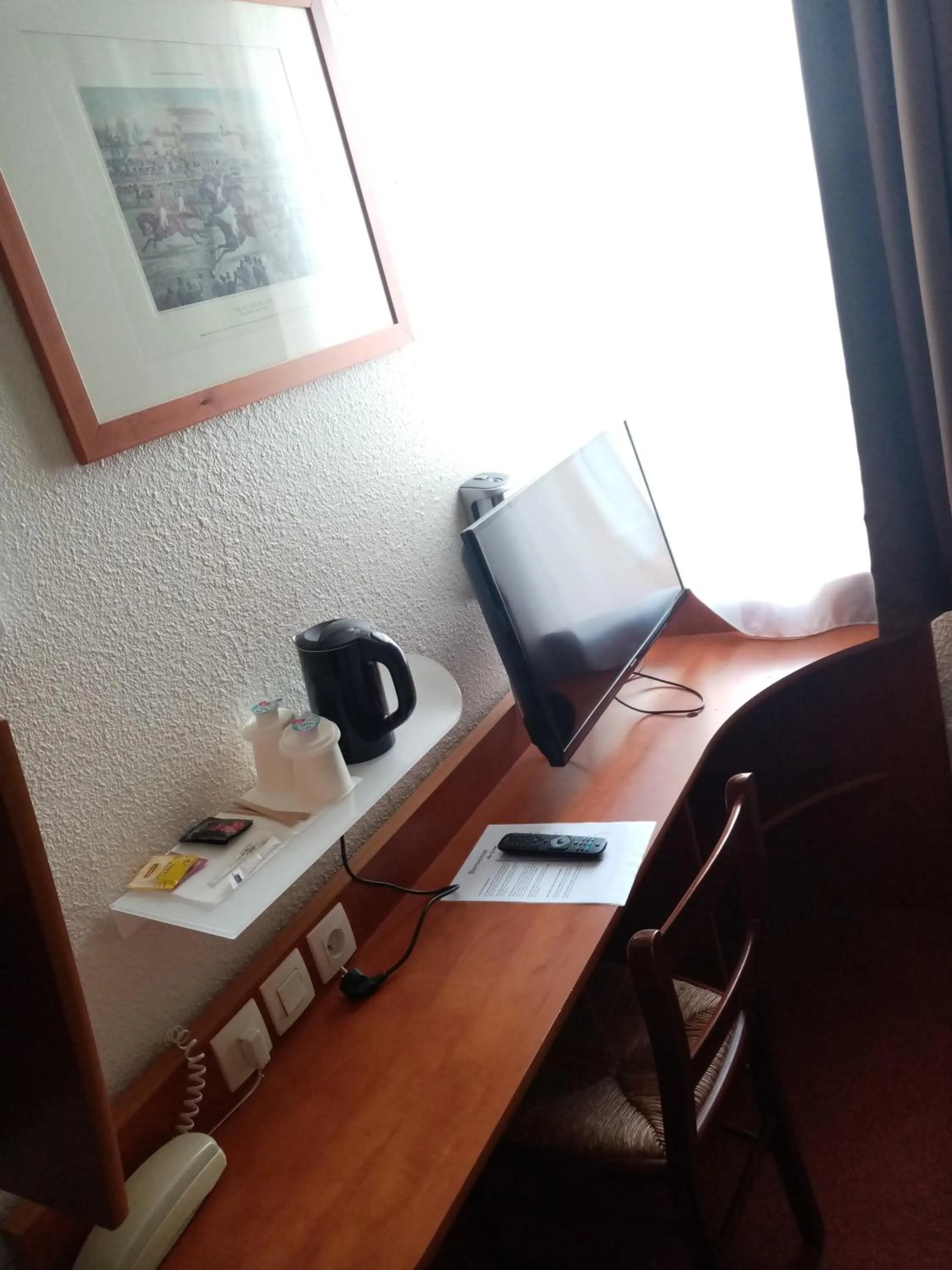 Bedroom in Kyriad Chantilly