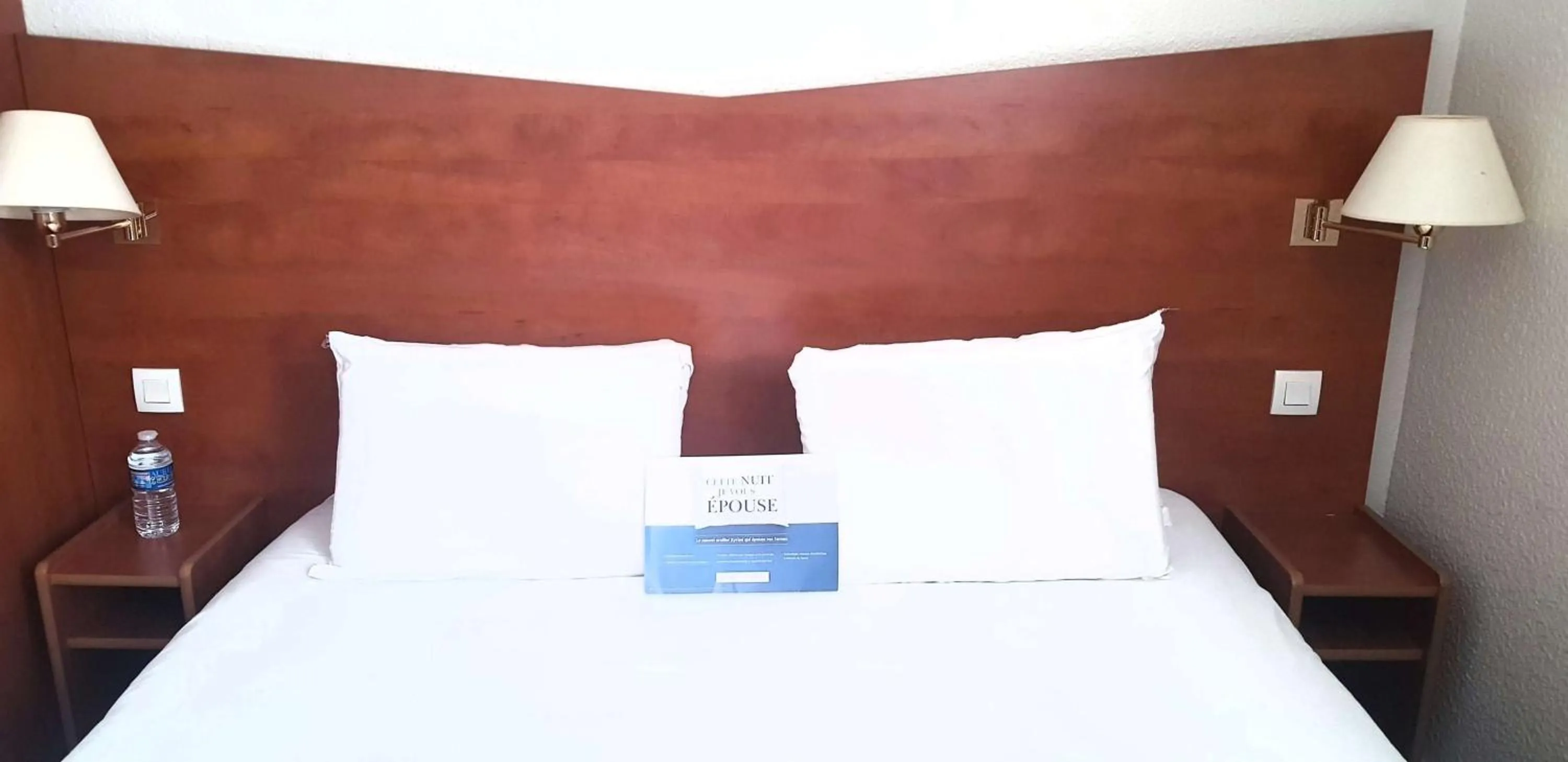 Bed in Kyriad Chantilly