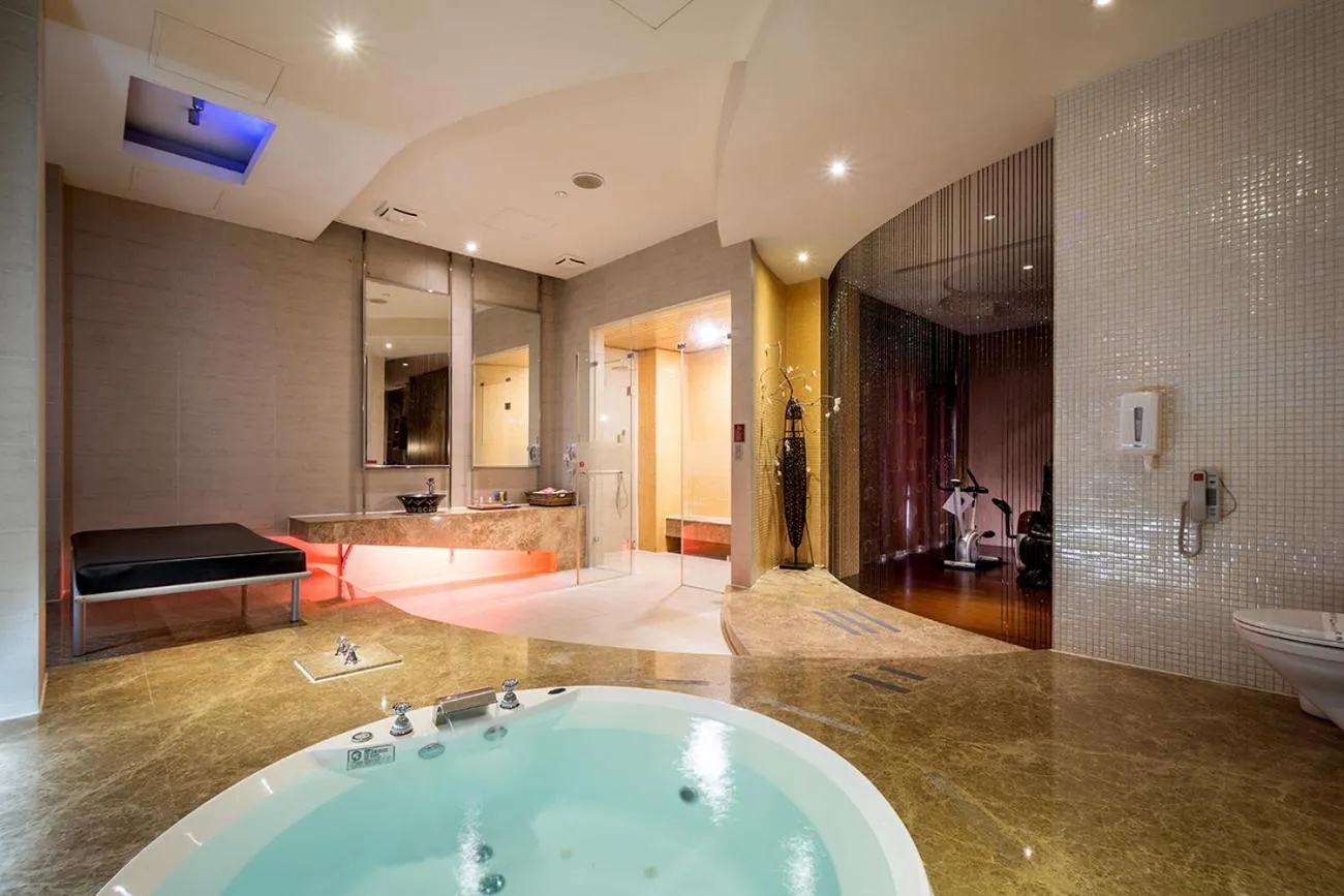 Bath in Norway Forest SPA Motel