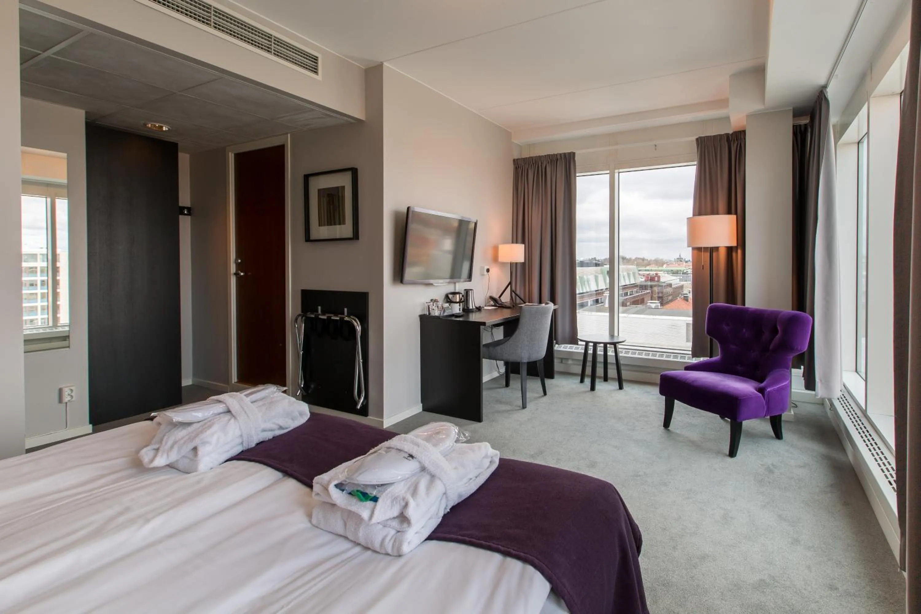 Photo of the whole room, Bed in Best Western Plus Hotel Plaza