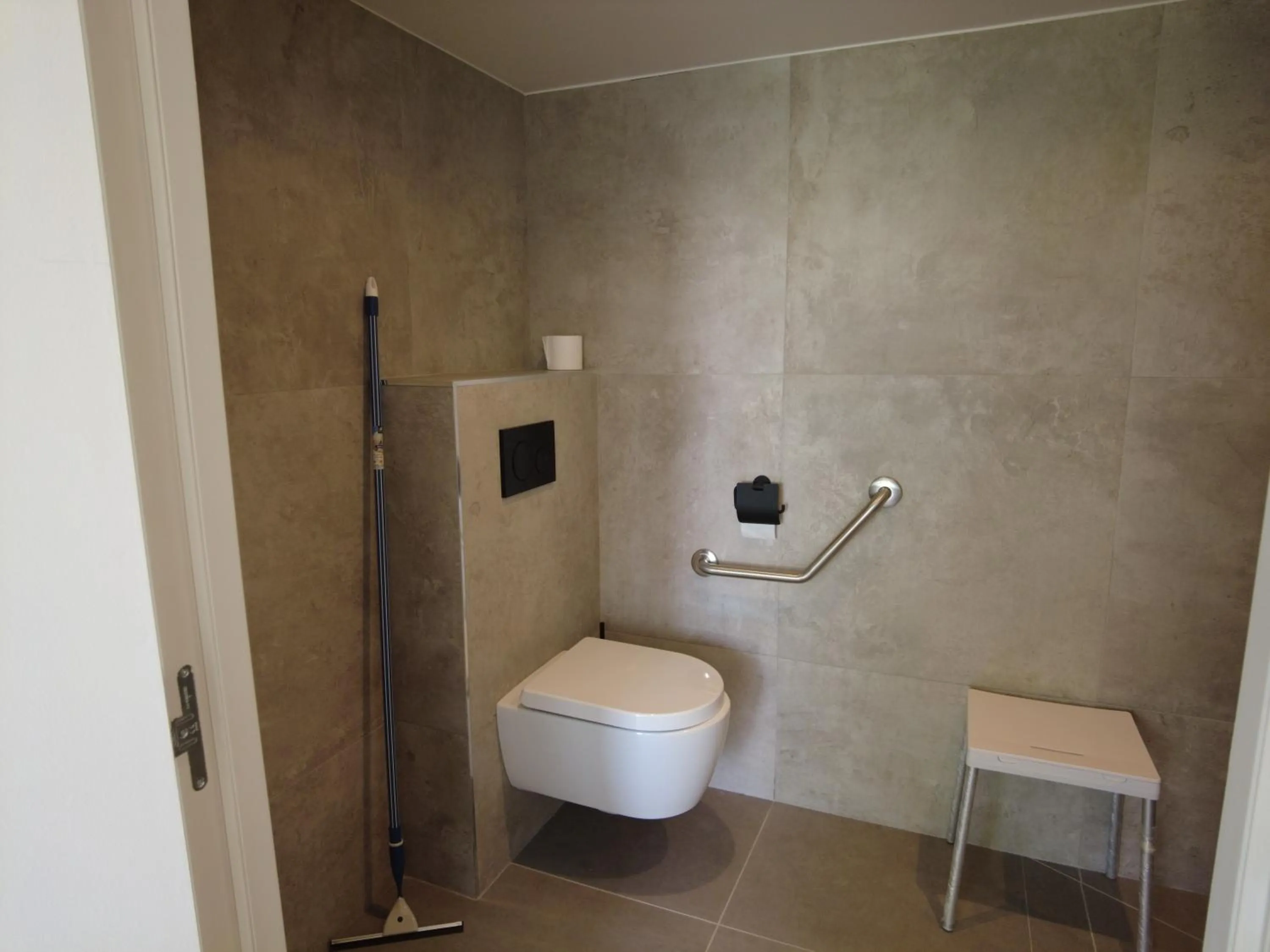 Facility for disabled guests in Kyriad Tarbes Odos