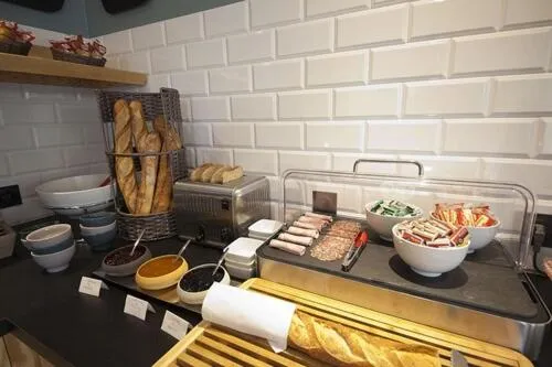 Breakfast in Brit Hotel Essentiel Arverne - Clermont-Ferrand Sud