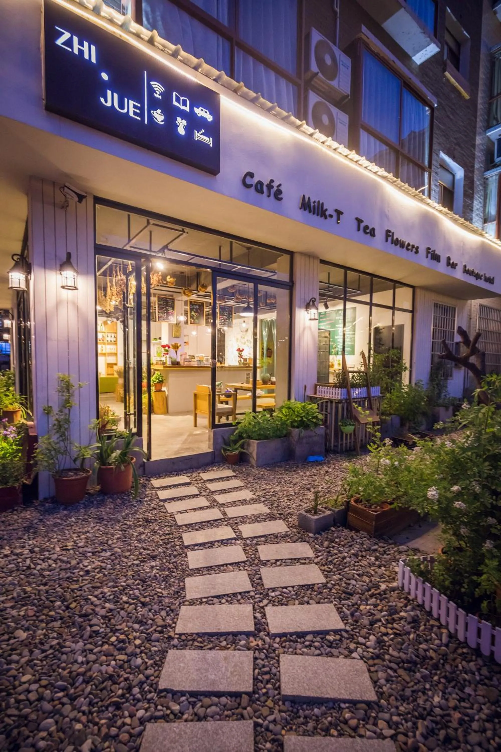 Property building in Zhangjiajie Zhijue Art Hotel