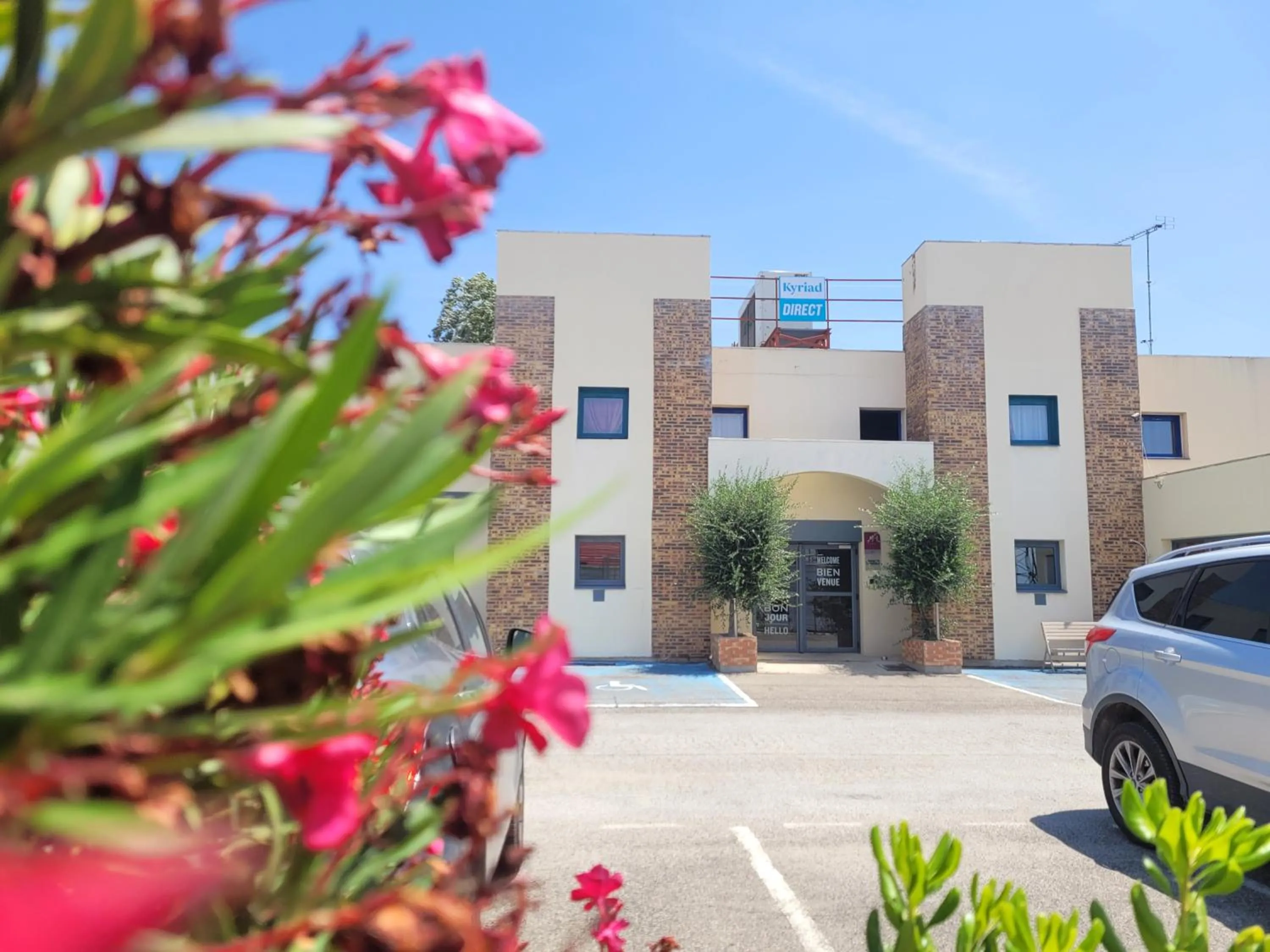 Property building in Kyriad Direct Arles