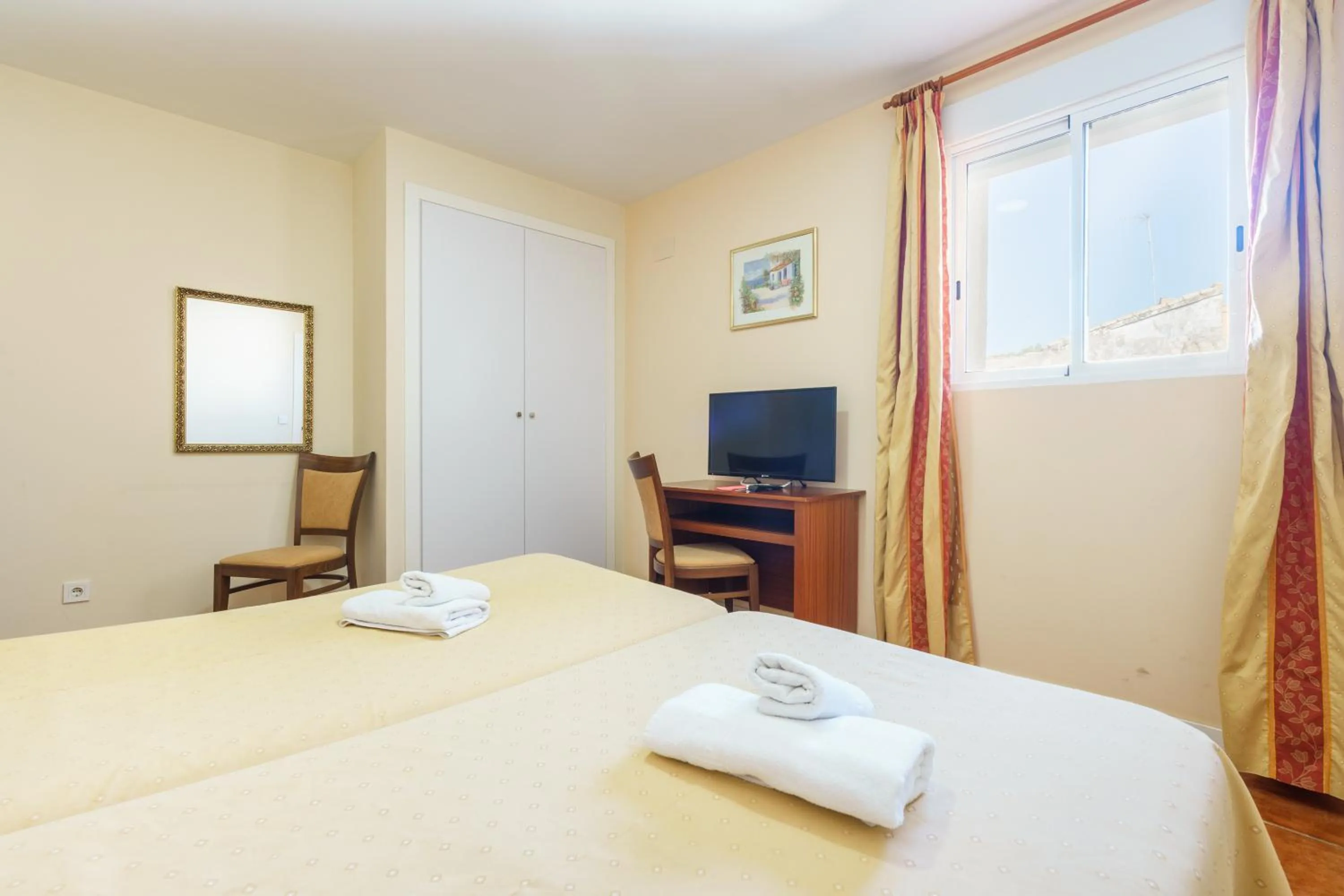 Bed in Hotel Carlos V Jerez by Vivere Stays