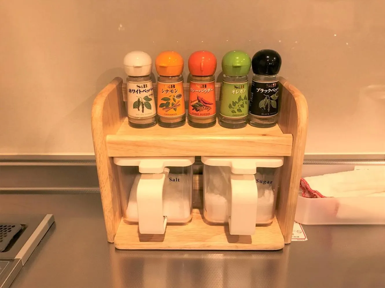 Communal kitchen in K's House Kanazawa - Travelers Hostel