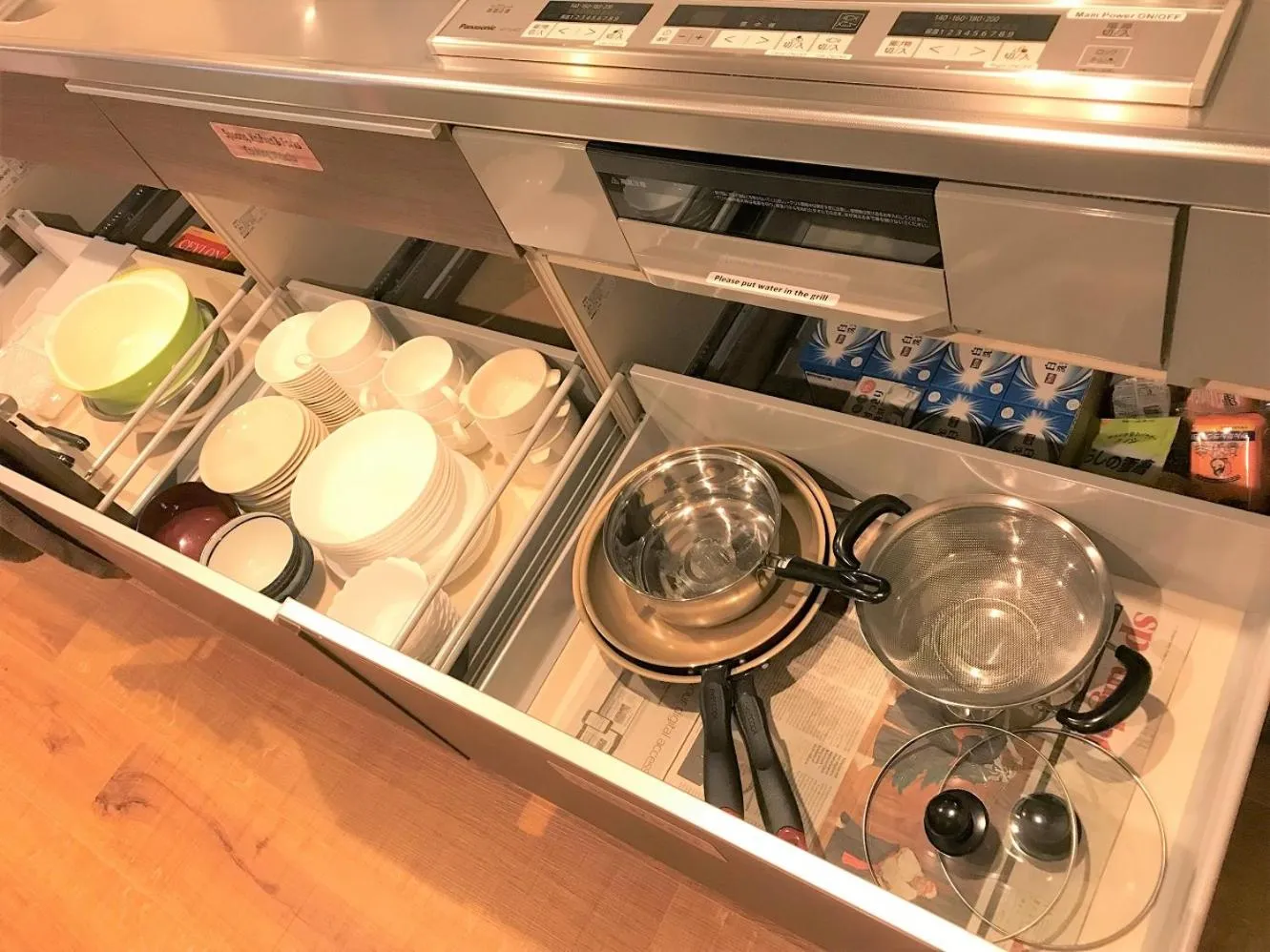 Communal kitchen in K's House Kanazawa - Travelers Hostel