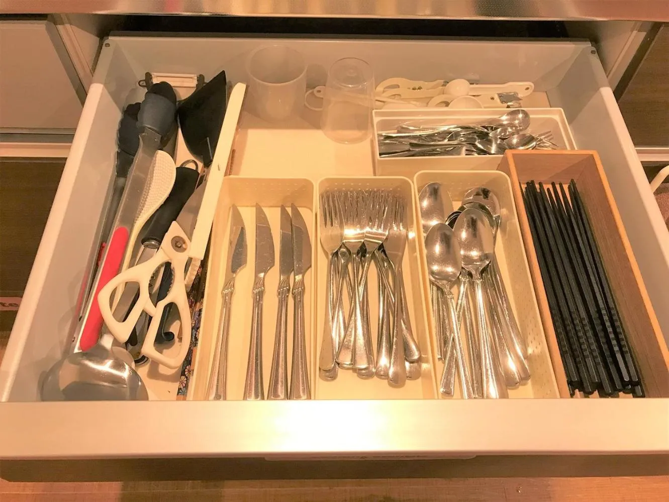 Communal kitchen in K's House Kanazawa - Travelers Hostel