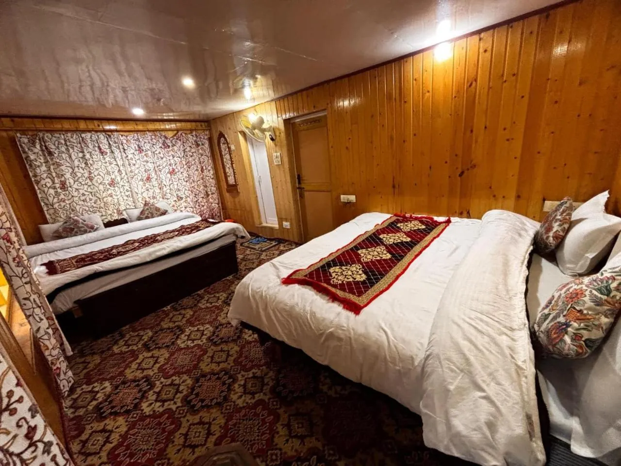 Bed in Hotel Bright Palace