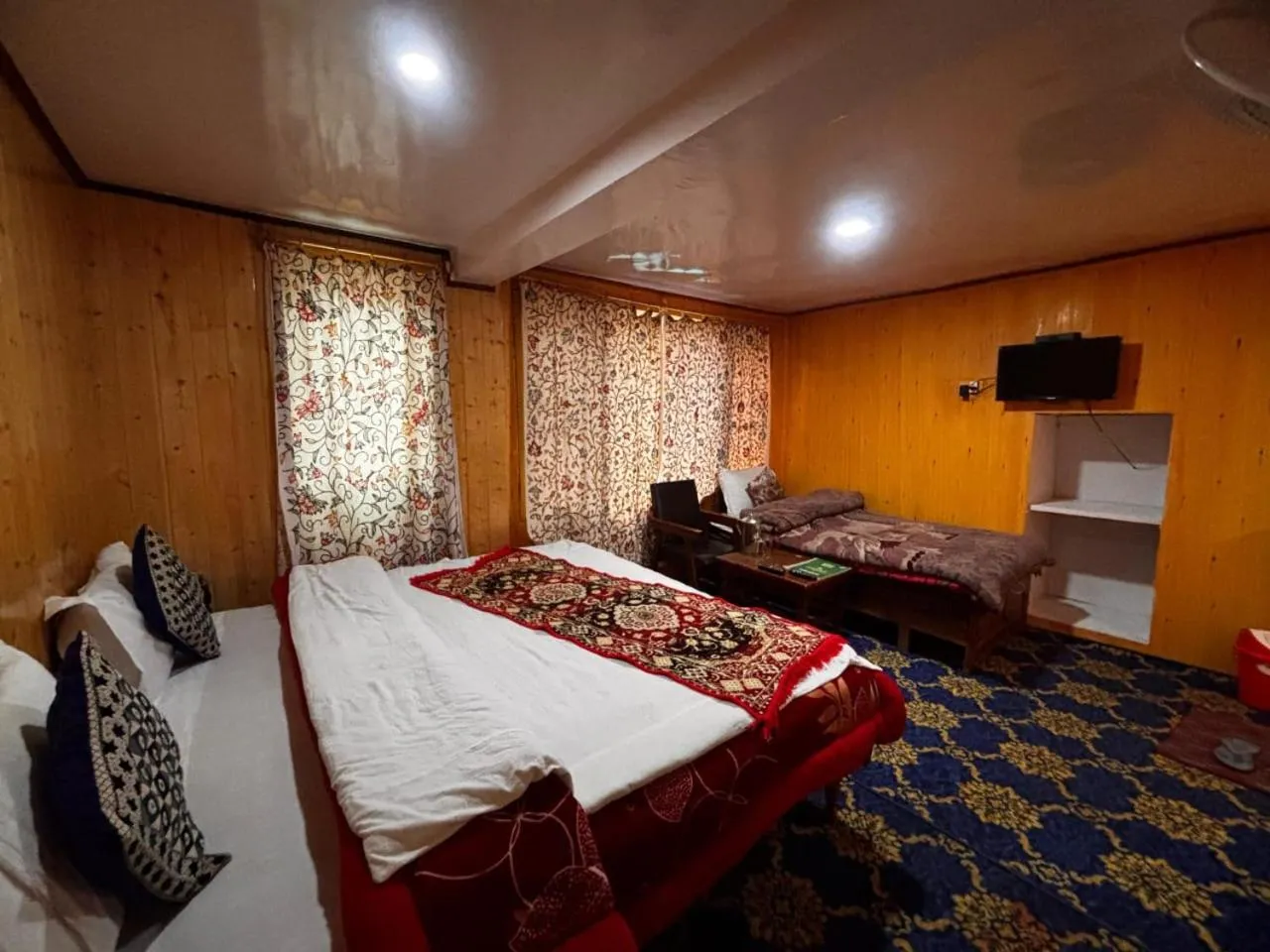 Bed in Hotel Bright Palace