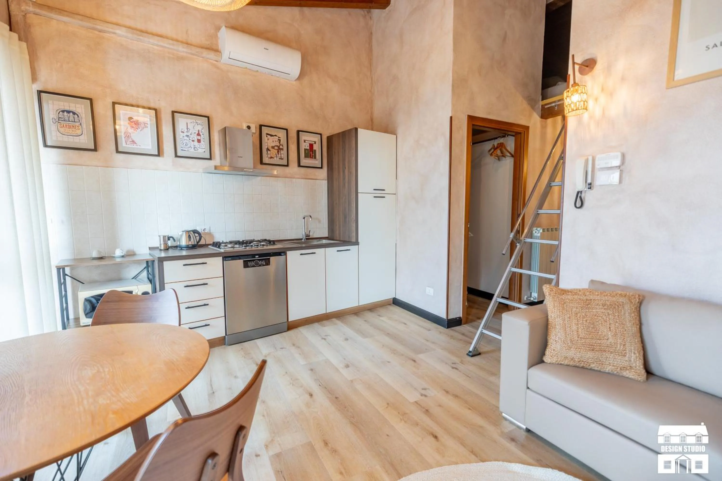 Kitchen or kitchenette in THE LOFT by Design Studio