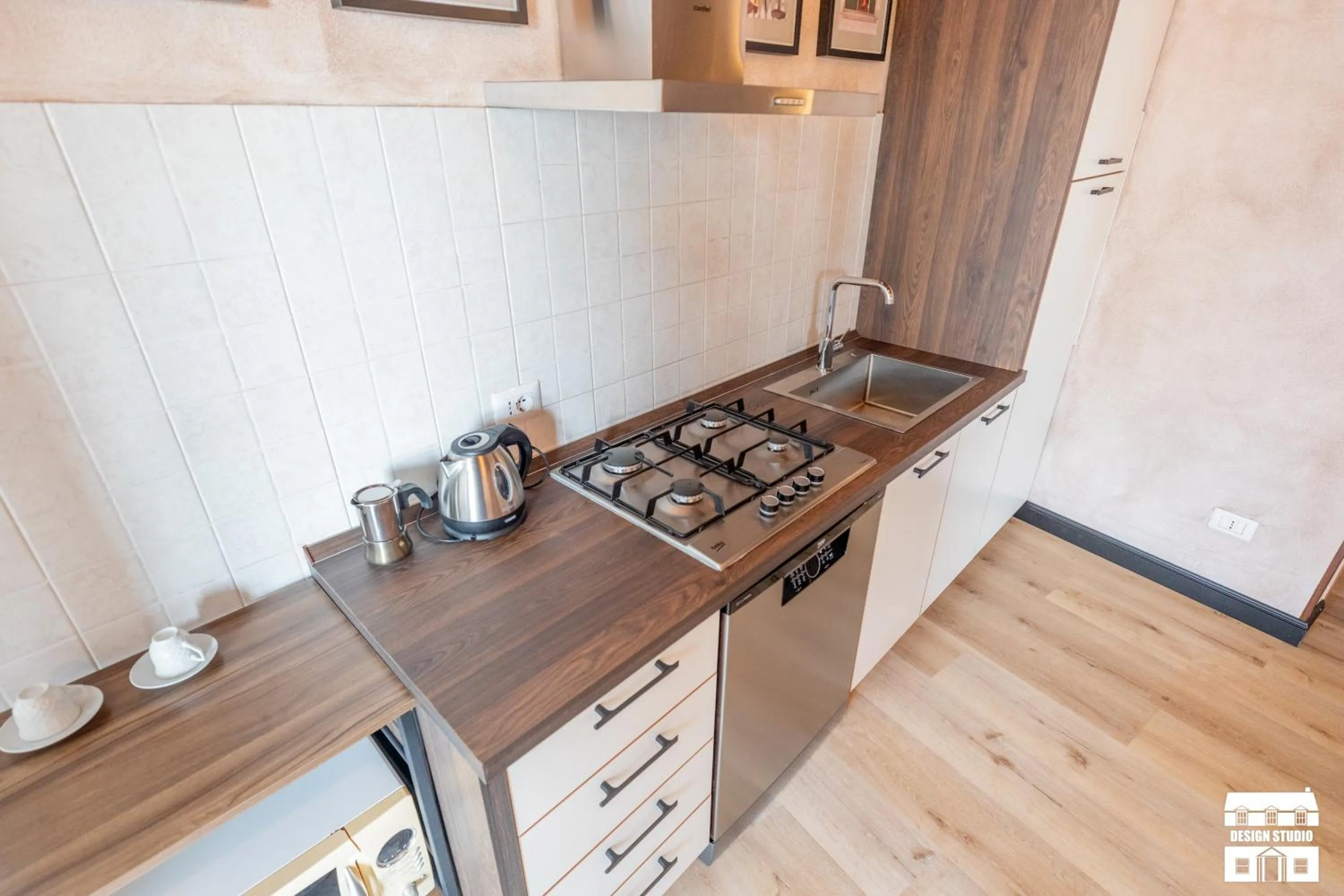 Kitchen or kitchenette in THE LOFT by Design Studio