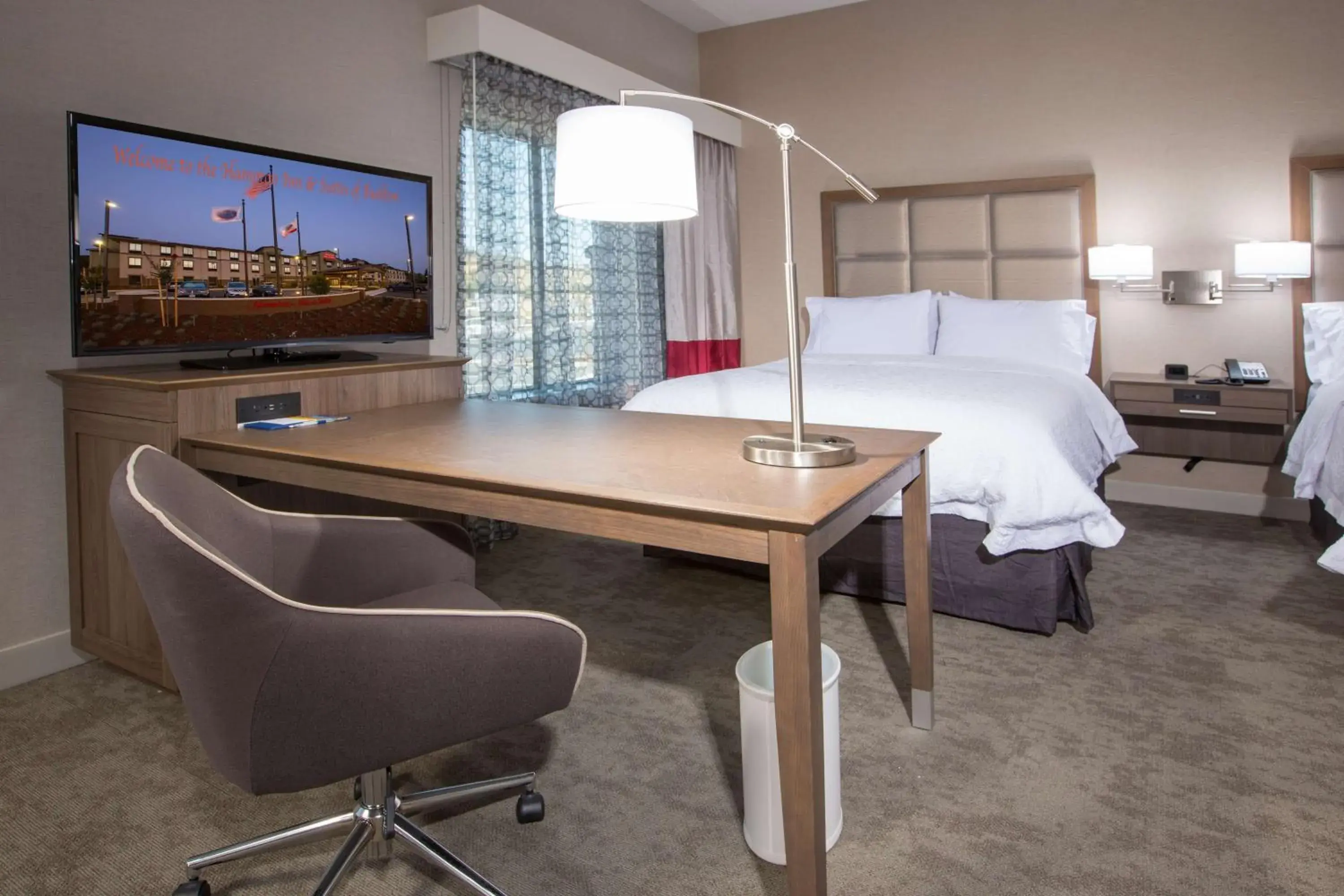 Bed in Hampton Inn & Suites Buellton/Santa Ynez Valley, Ca Bed in Hampton Inn & Suites Buellton/Santa Ynez Valley, Ca