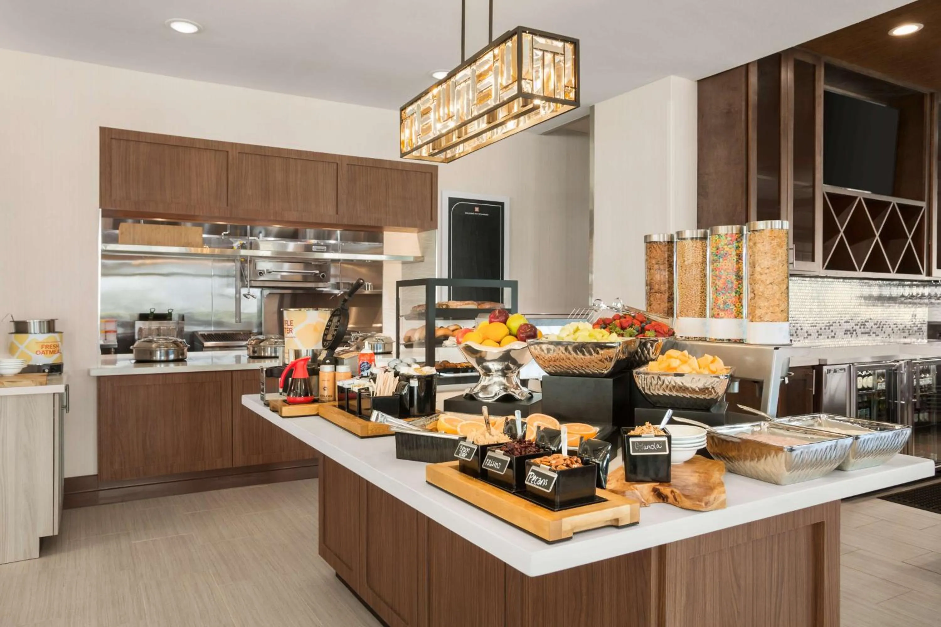 Dining area in Hilton Garden Inn Houston-Baytown