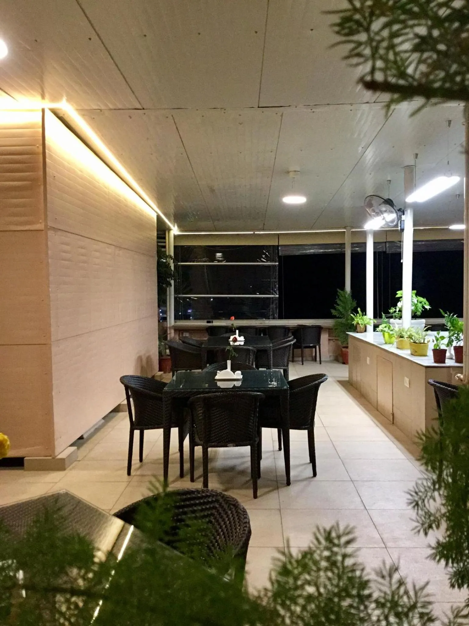 Restaurant/places to eat in Sai Towers