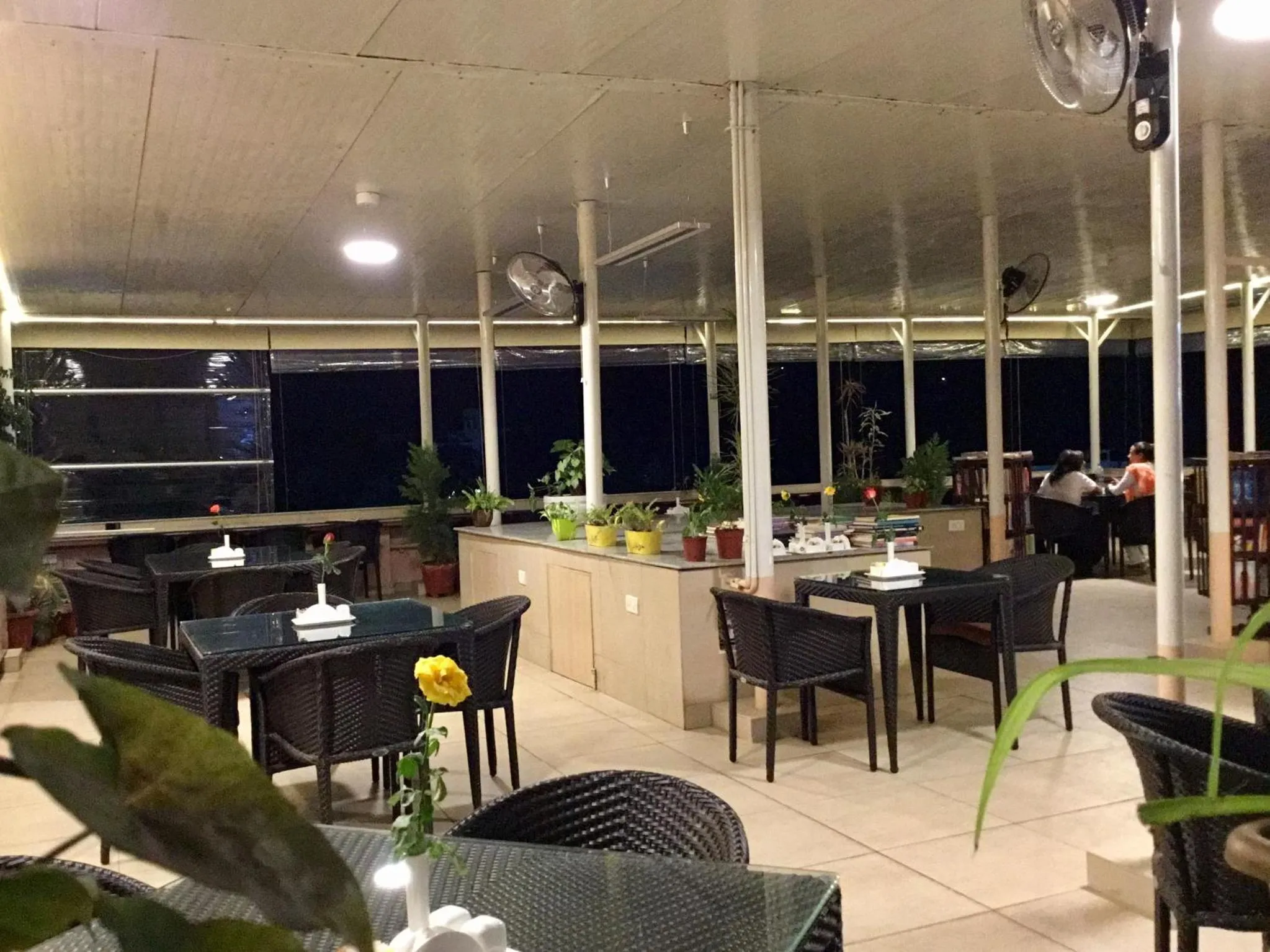 Restaurant/places to eat in Sai Towers