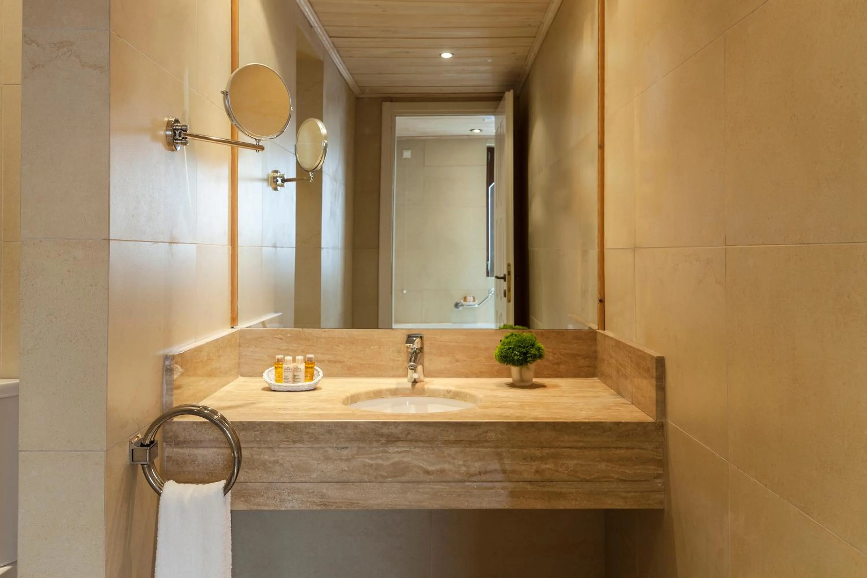 Bathroom in Santa Marina Arachova Resort & Spa