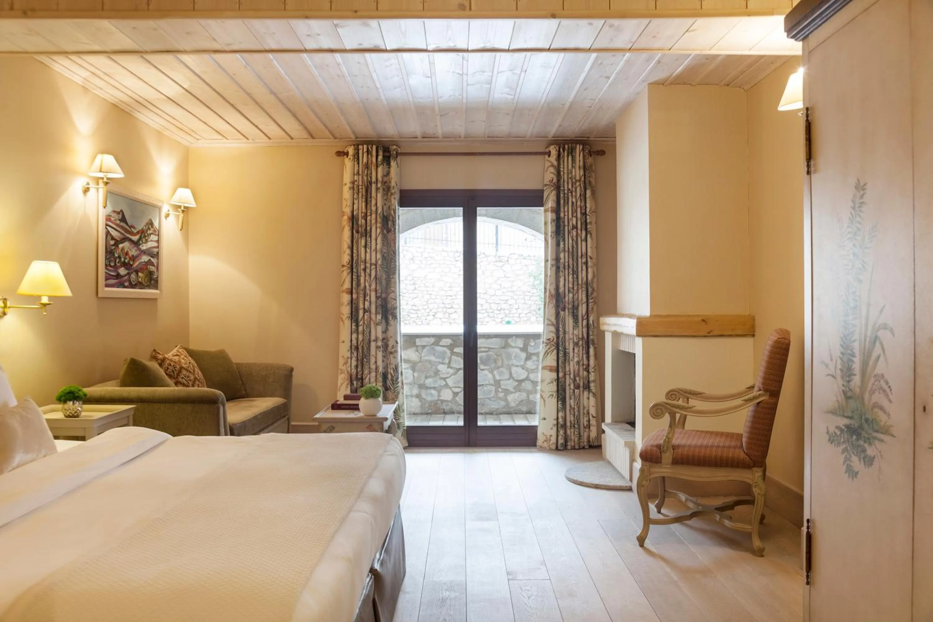 Photo of the whole room, Bed in Santa Marina Arachova Resort & Spa