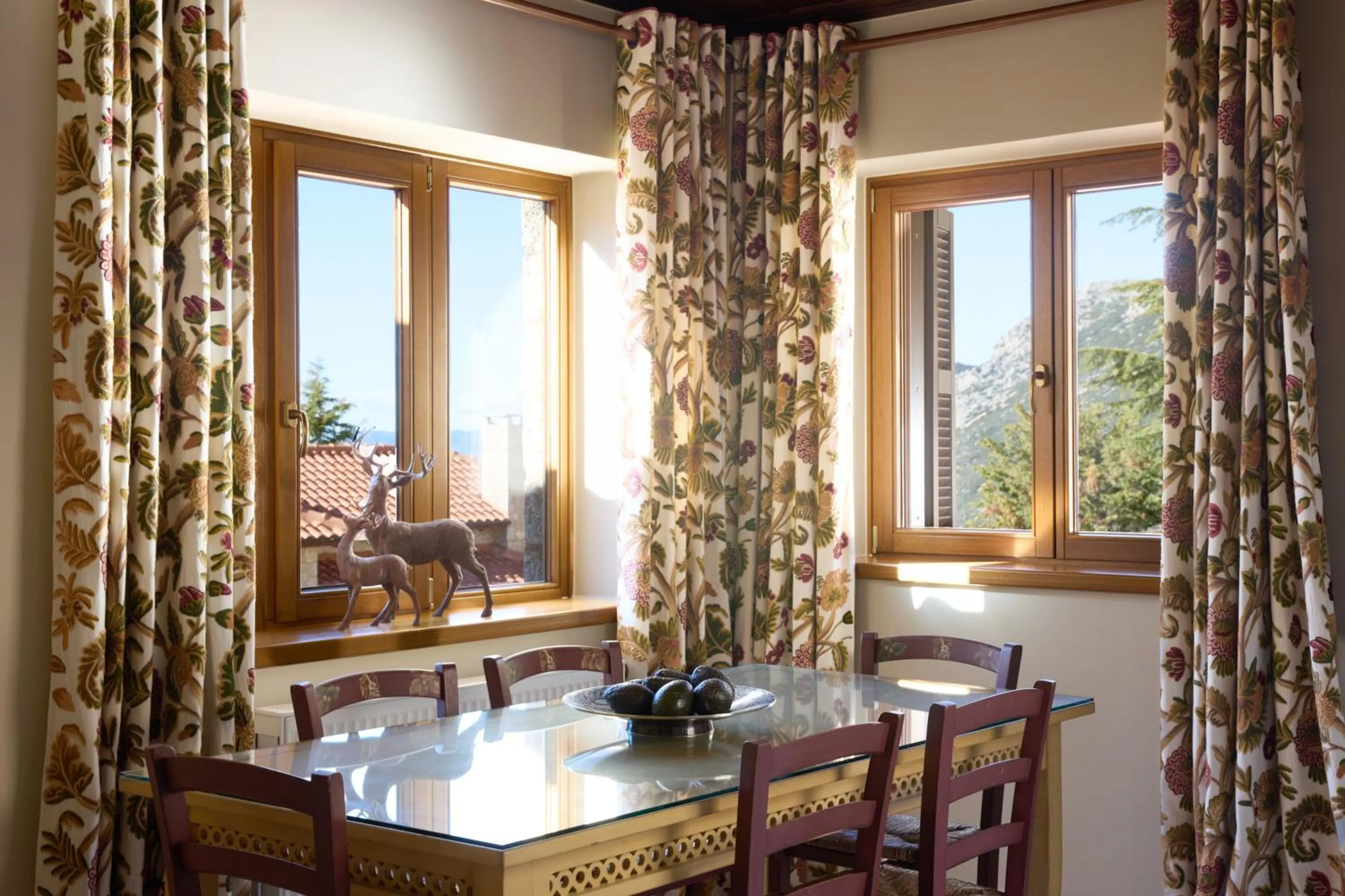 Dining area in Santa Marina Arachova Resort & Spa