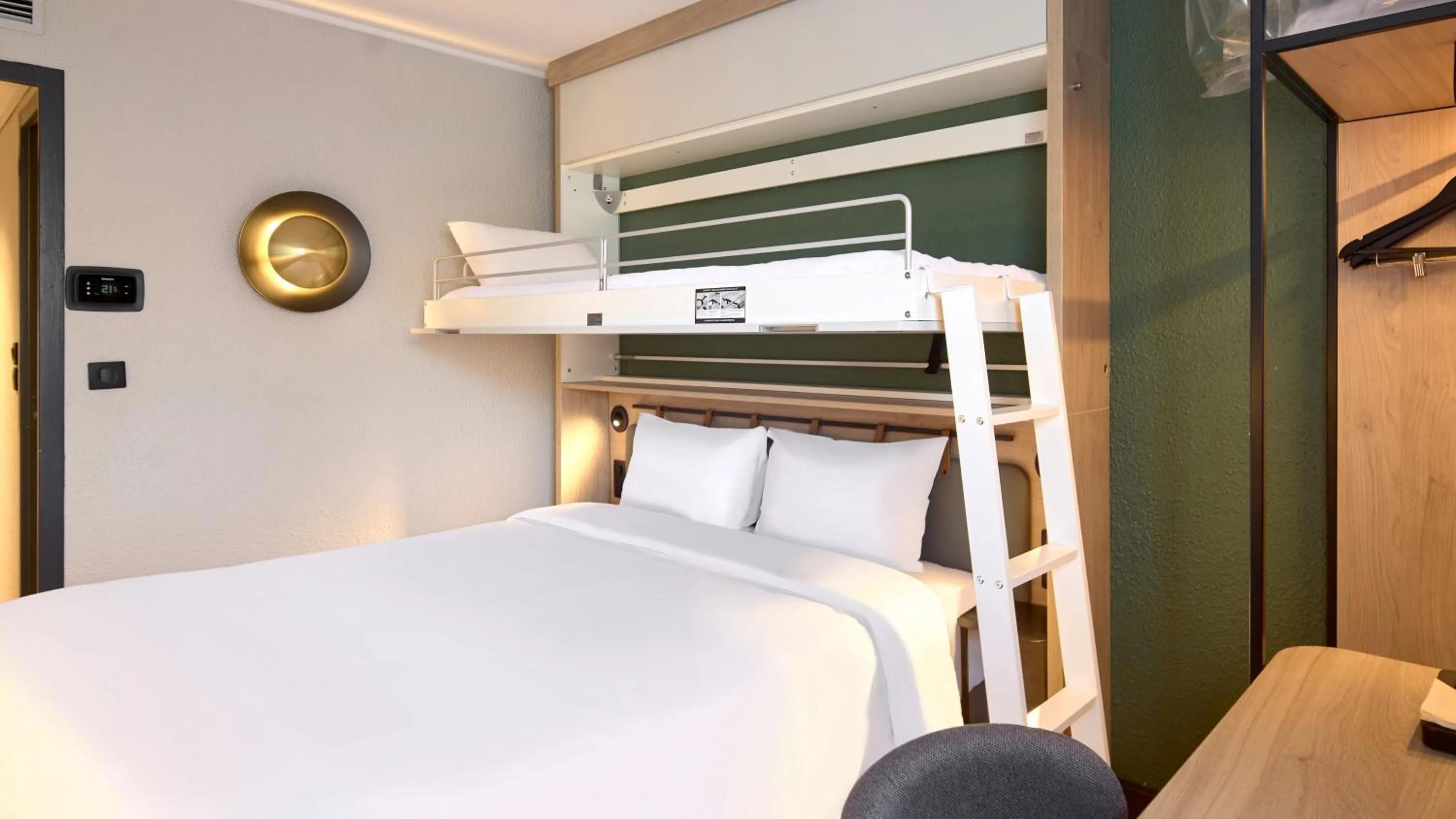 Bed in Campanile PRIME - Suresnes - La Défense