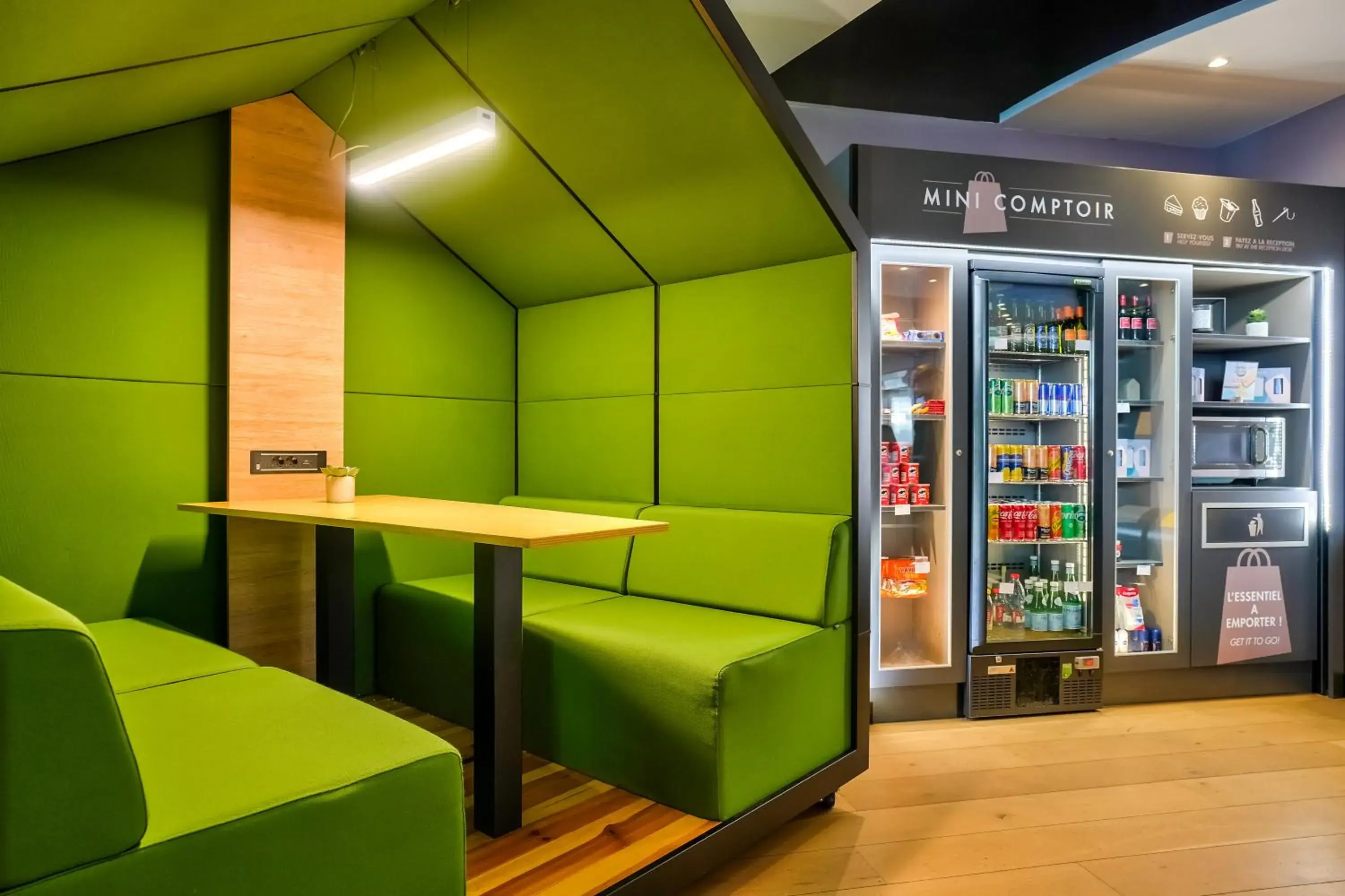 Lobby or reception in Campanile Paris Ouest - Pont de Suresnes Lobby or reception in Campanile Paris Ouest - Pont de Suresnes