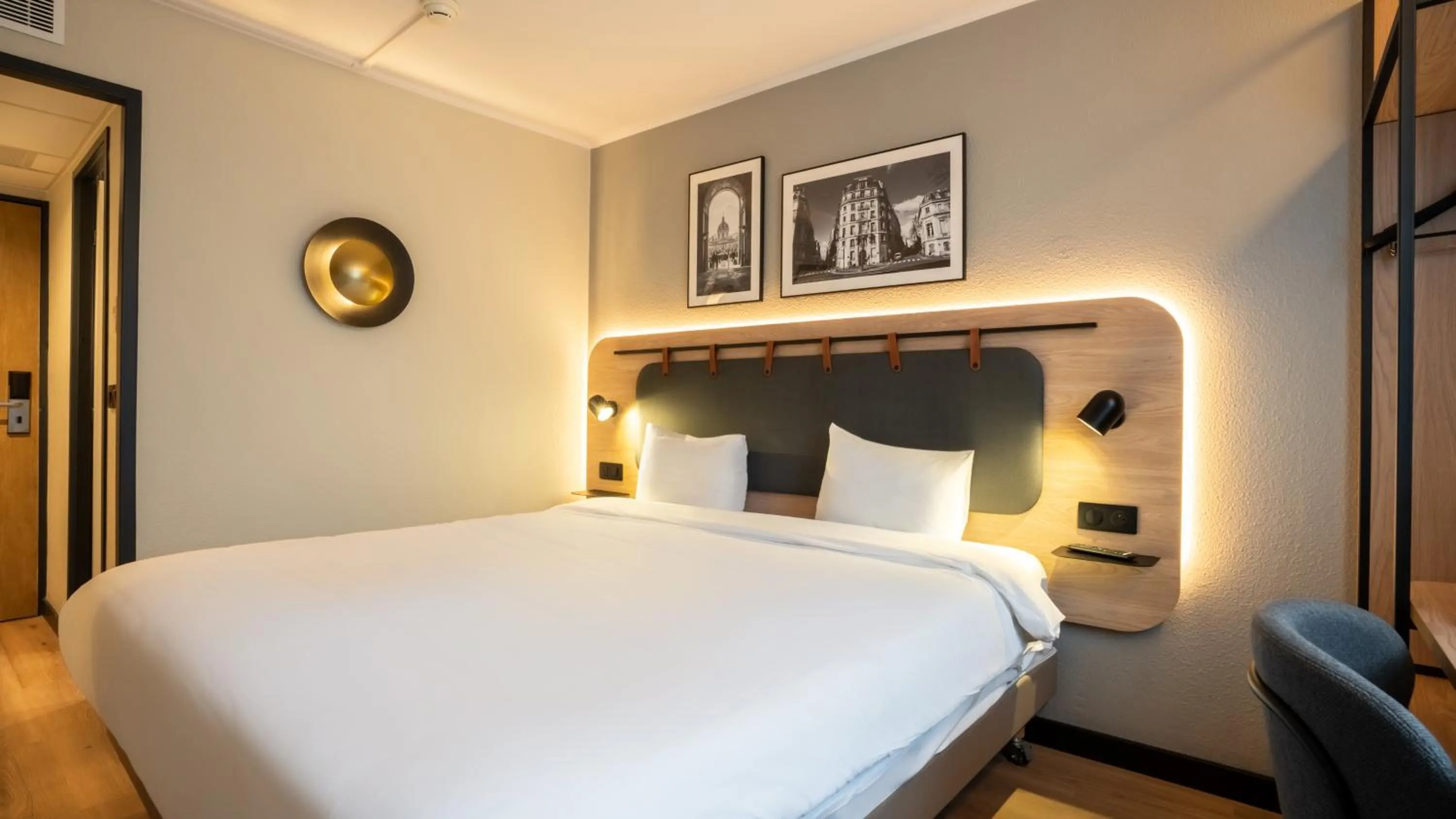 Bed in Campanile PRIME - Suresnes - La Défense