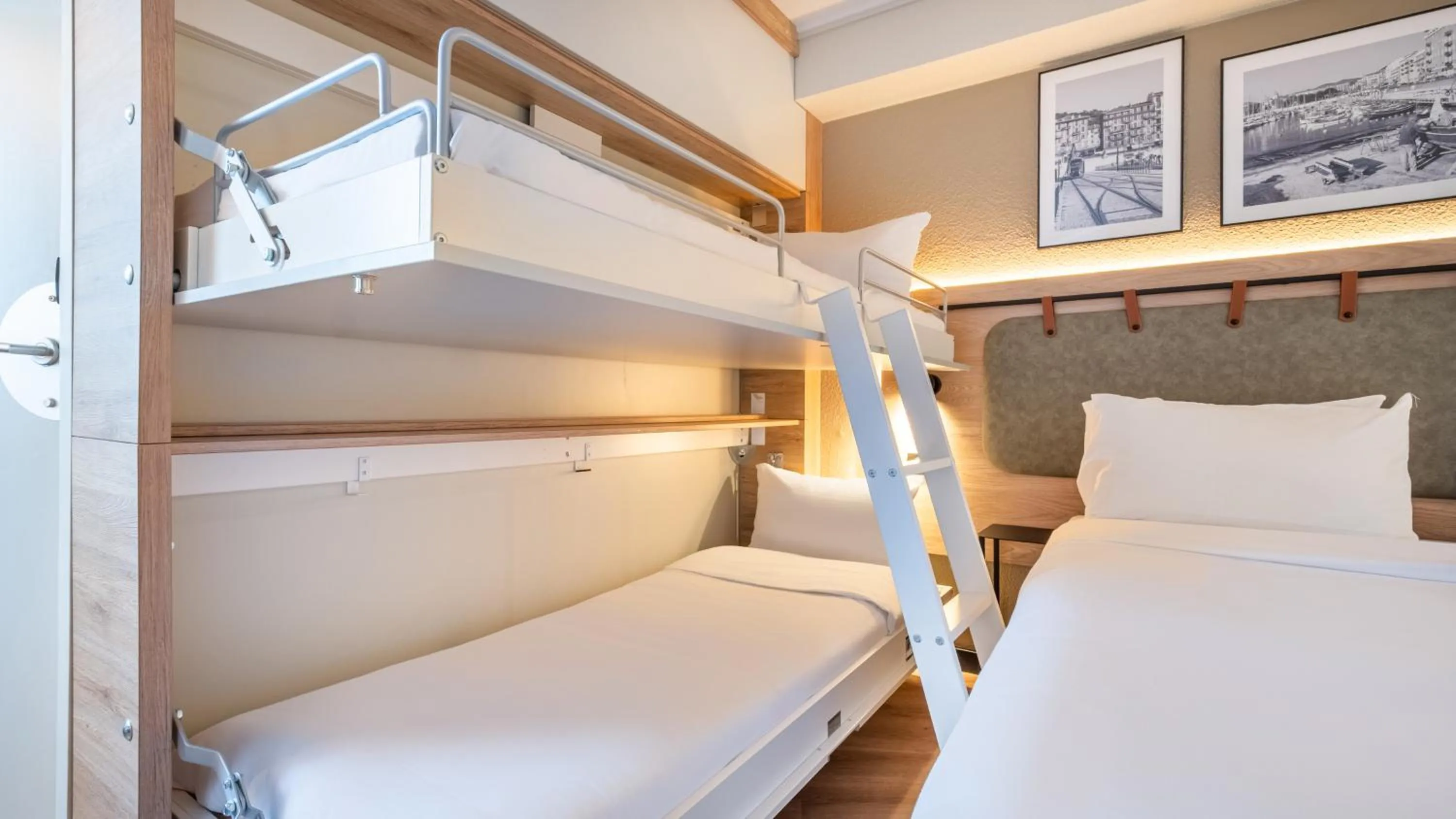 Bed in Campanile Paris Ouest - Pont de Suresnes