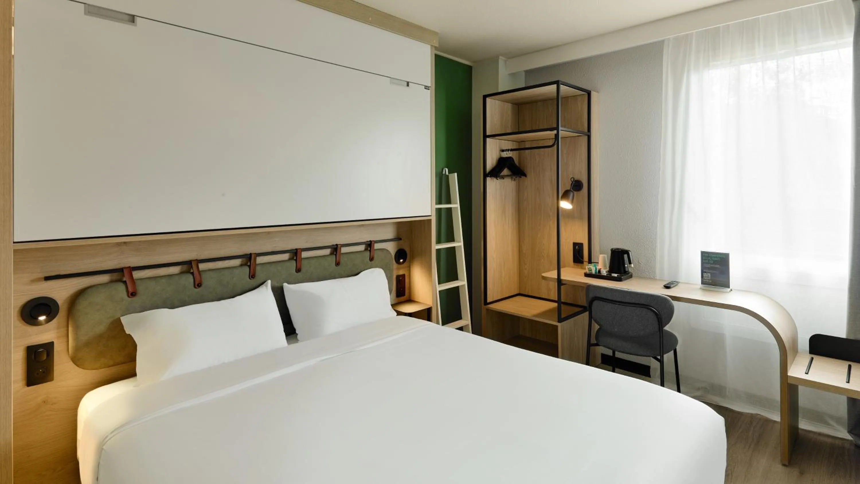 Bed in Campanile Paris Ouest - Pont de Suresnes
