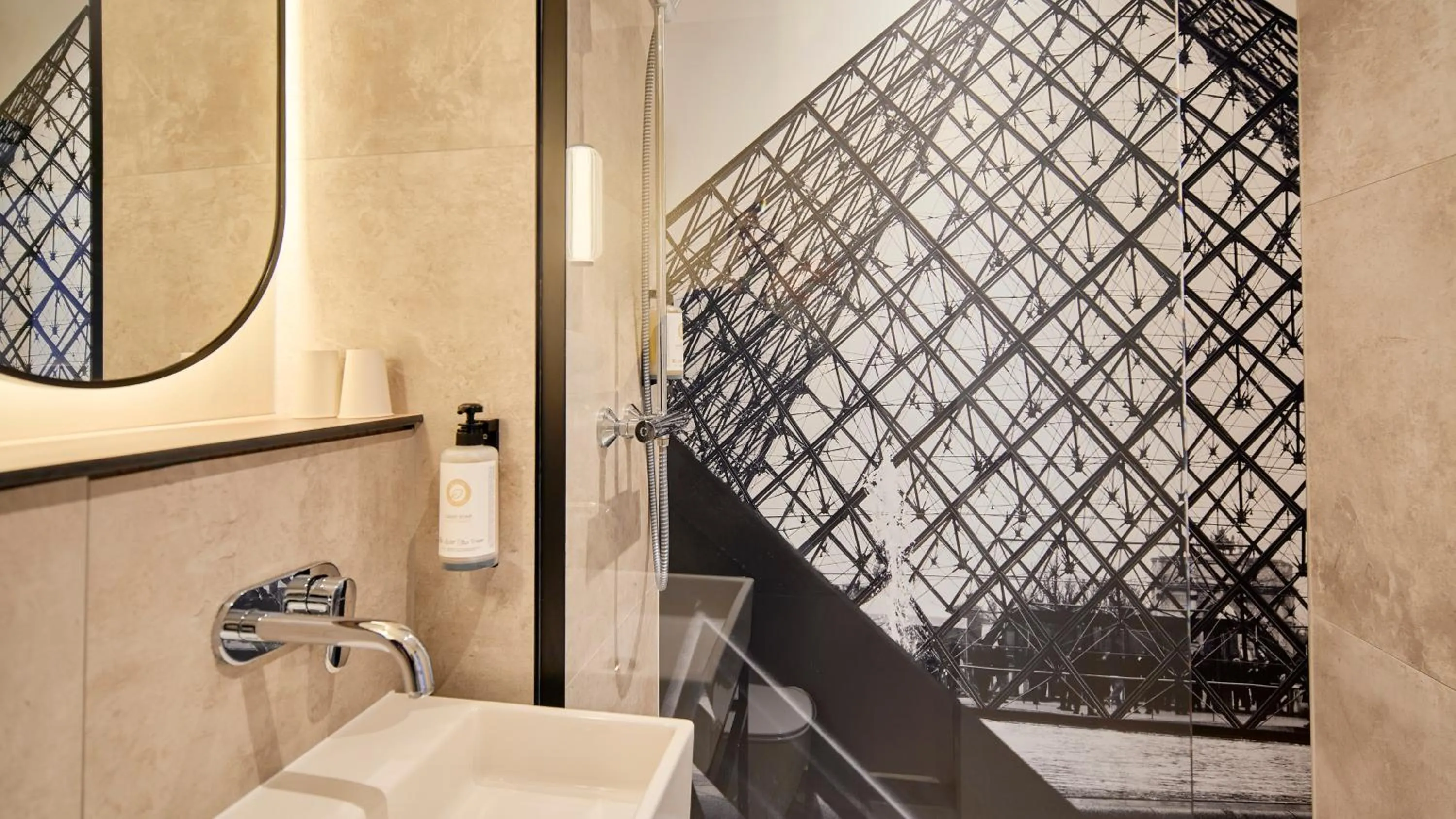 Bathroom in Campanile Paris Ouest - Pont de Suresnes