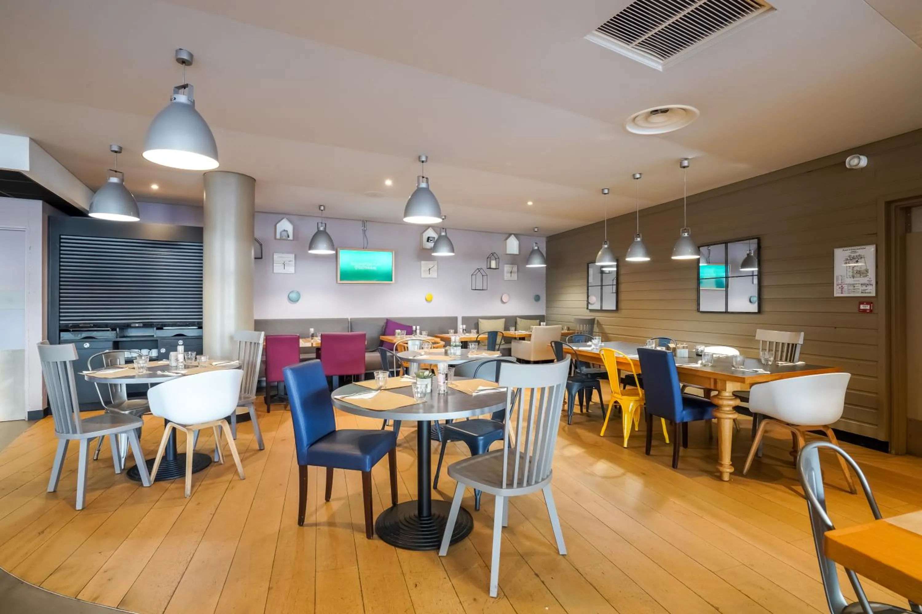 Restaurant/places to eat in Campanile Paris Ouest - Pont de Suresnes