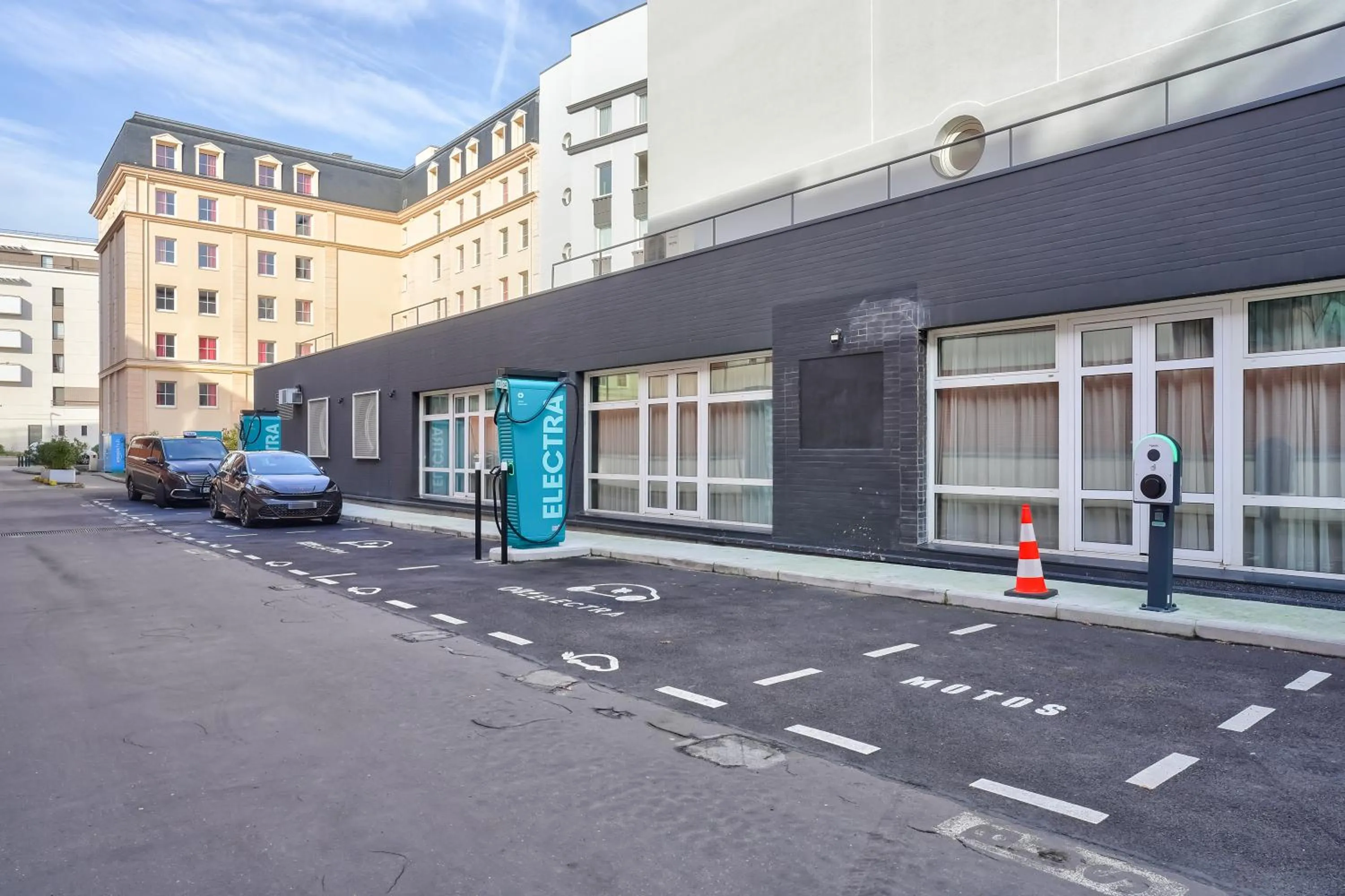 Parking in Campanile Paris Ouest - Pont de Suresnes