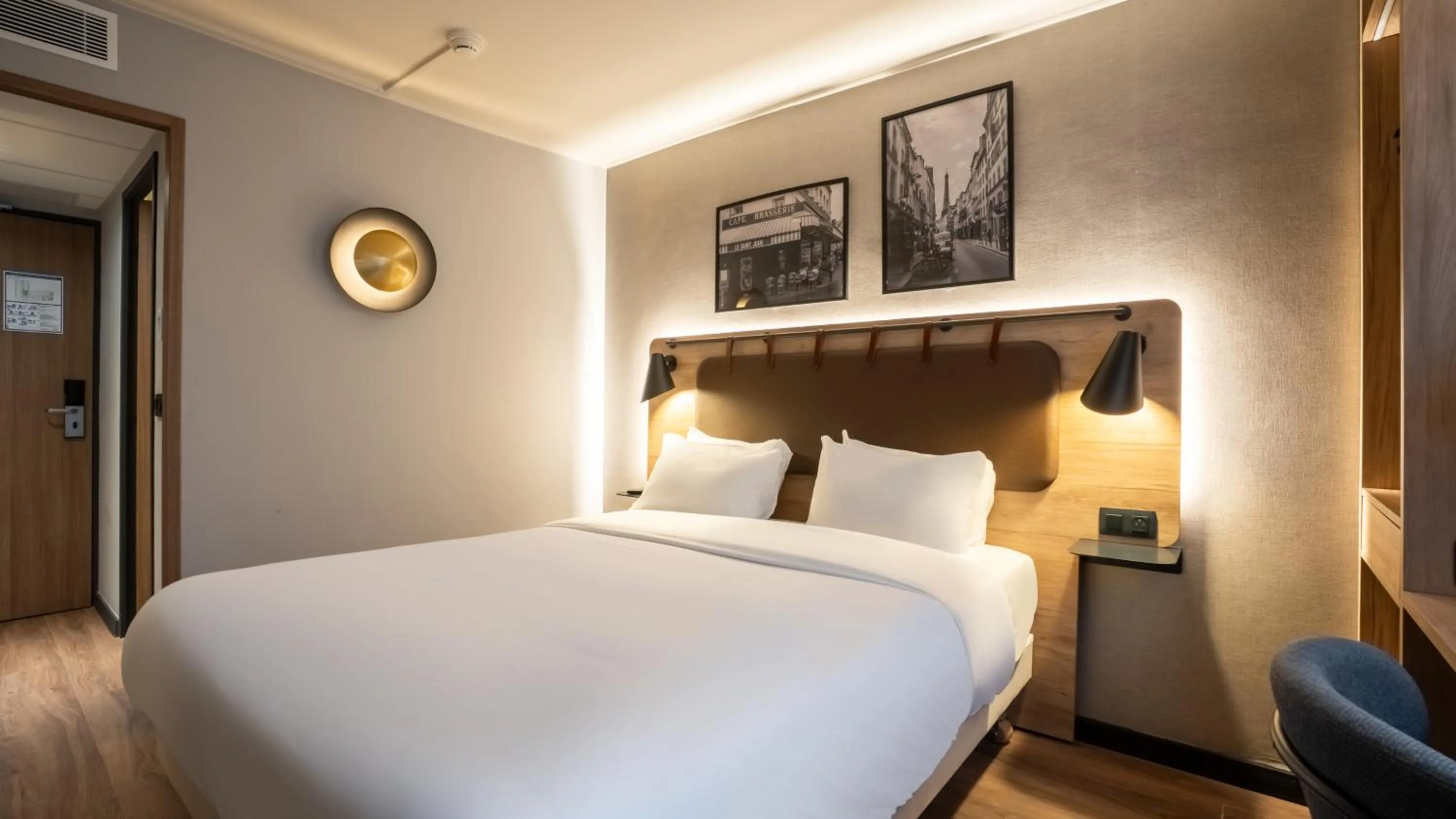 Bed in Campanile PRIME - Suresnes - La Défense