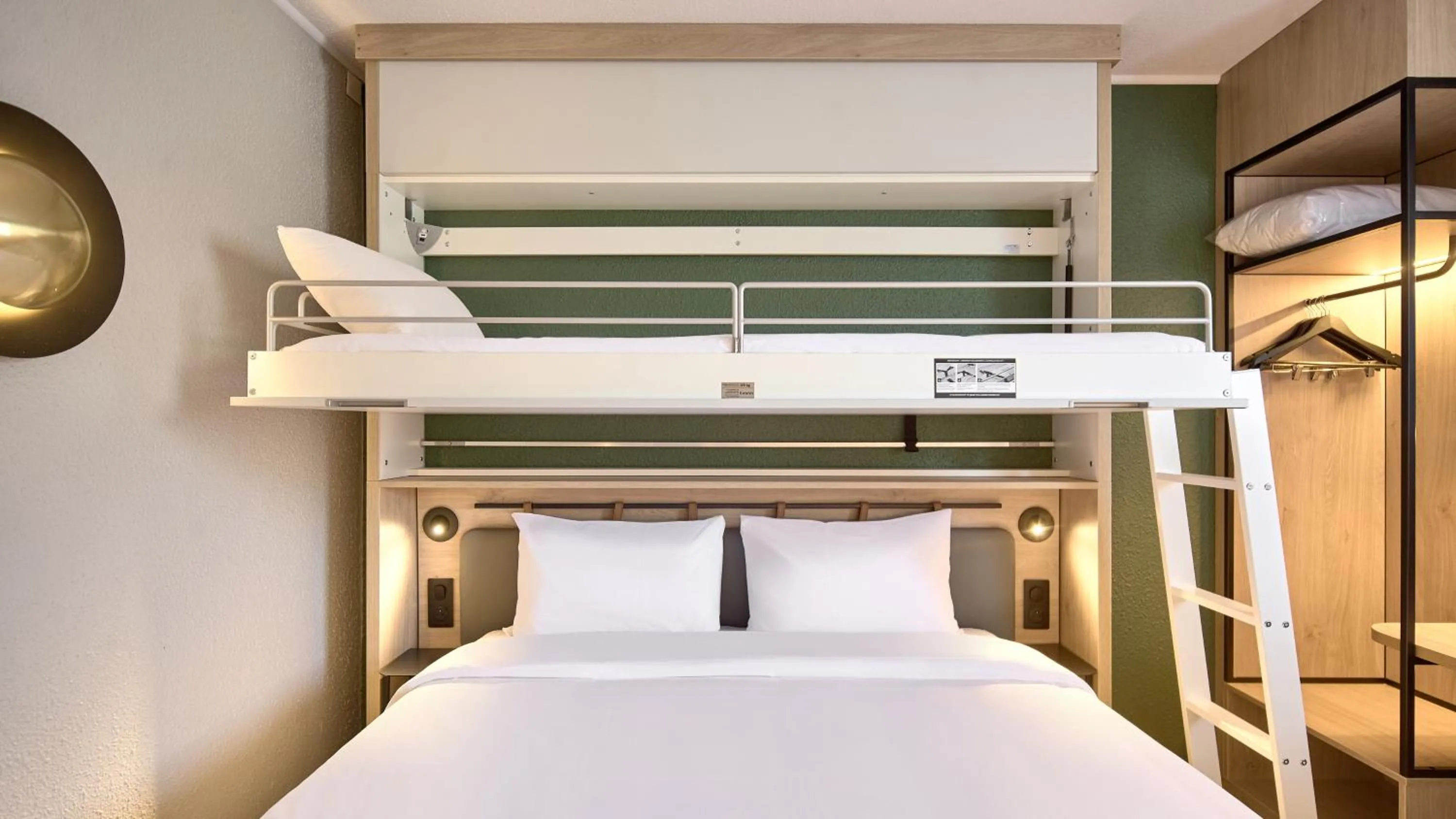 Bed in Campanile PRIME - Suresnes - La Défense