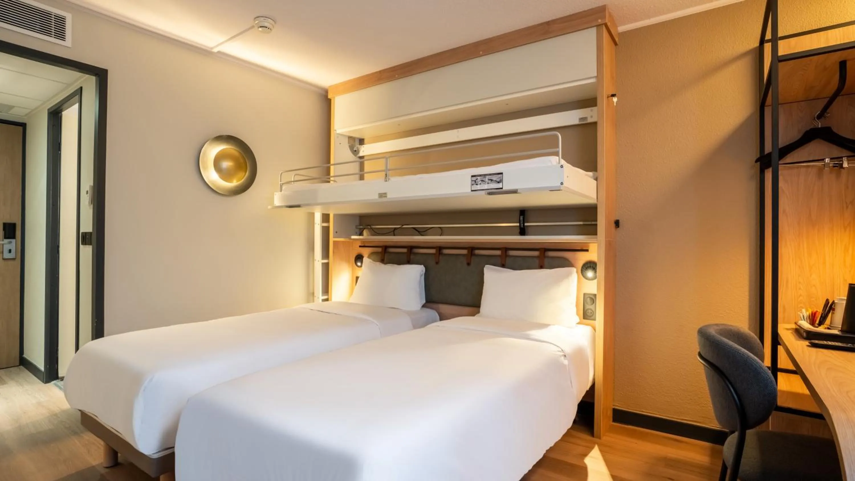 Bed in Campanile PRIME - Suresnes - La Défense