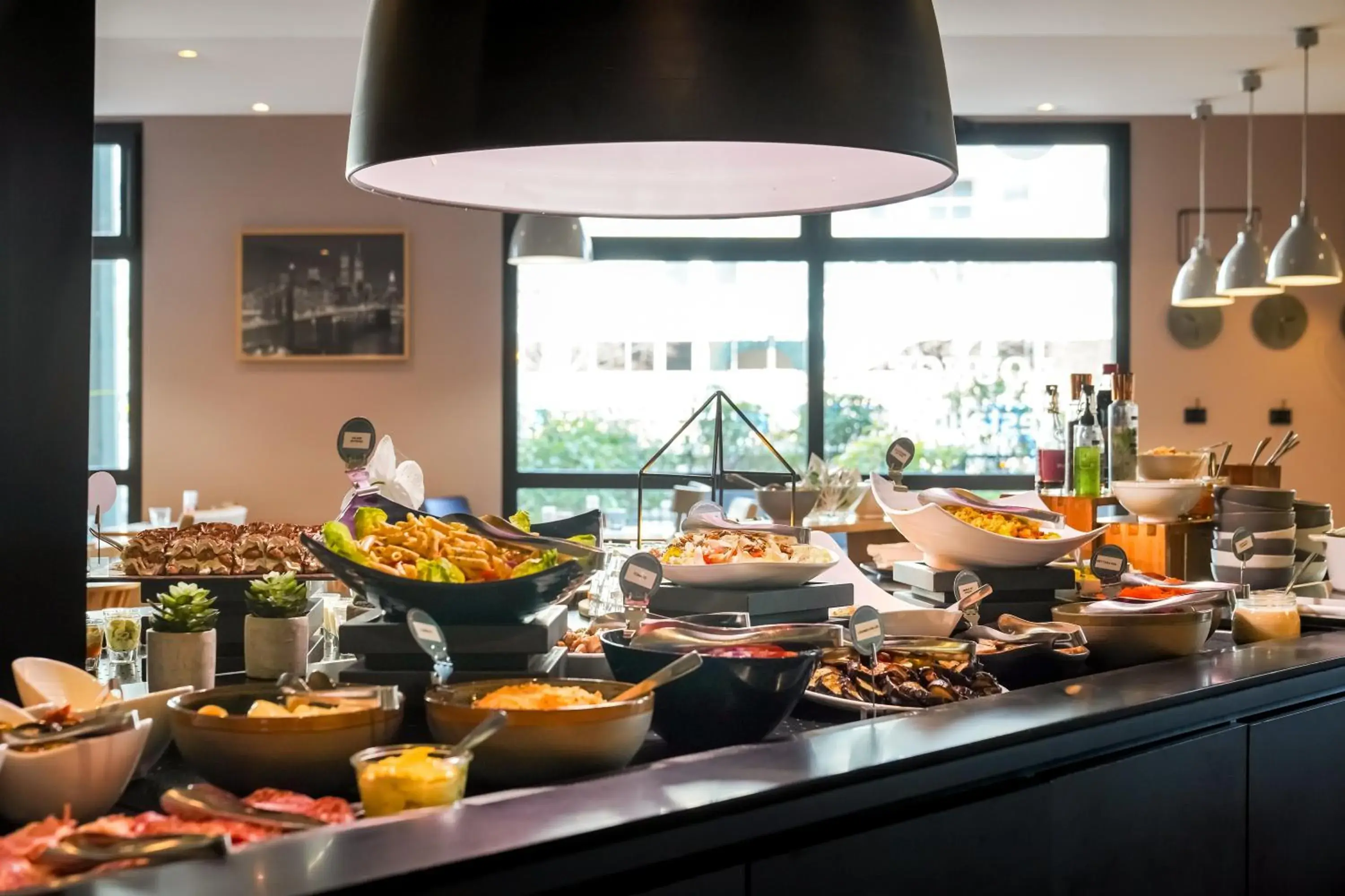 Restaurant/places to eat in Campanile Paris Ouest - Pont de Suresnes Restaurant/places to eat in Campanile Paris Ouest - Pont de Suresnes