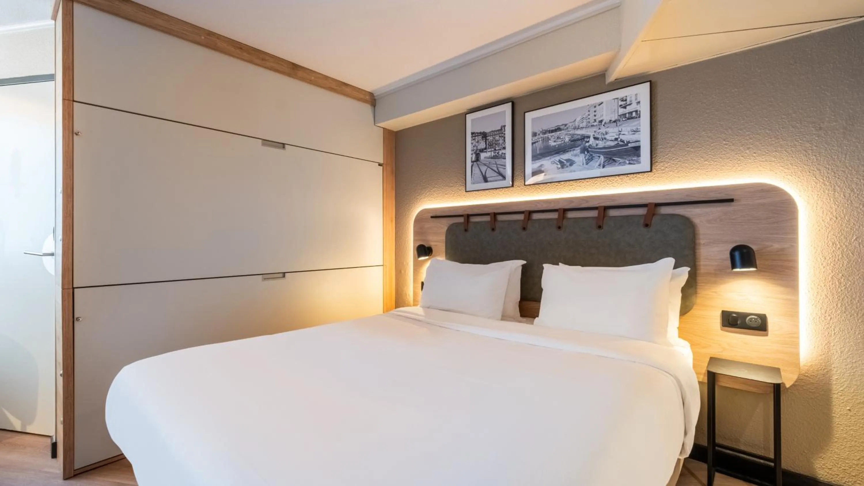 Bed in Campanile Paris Ouest - Pont de Suresnes