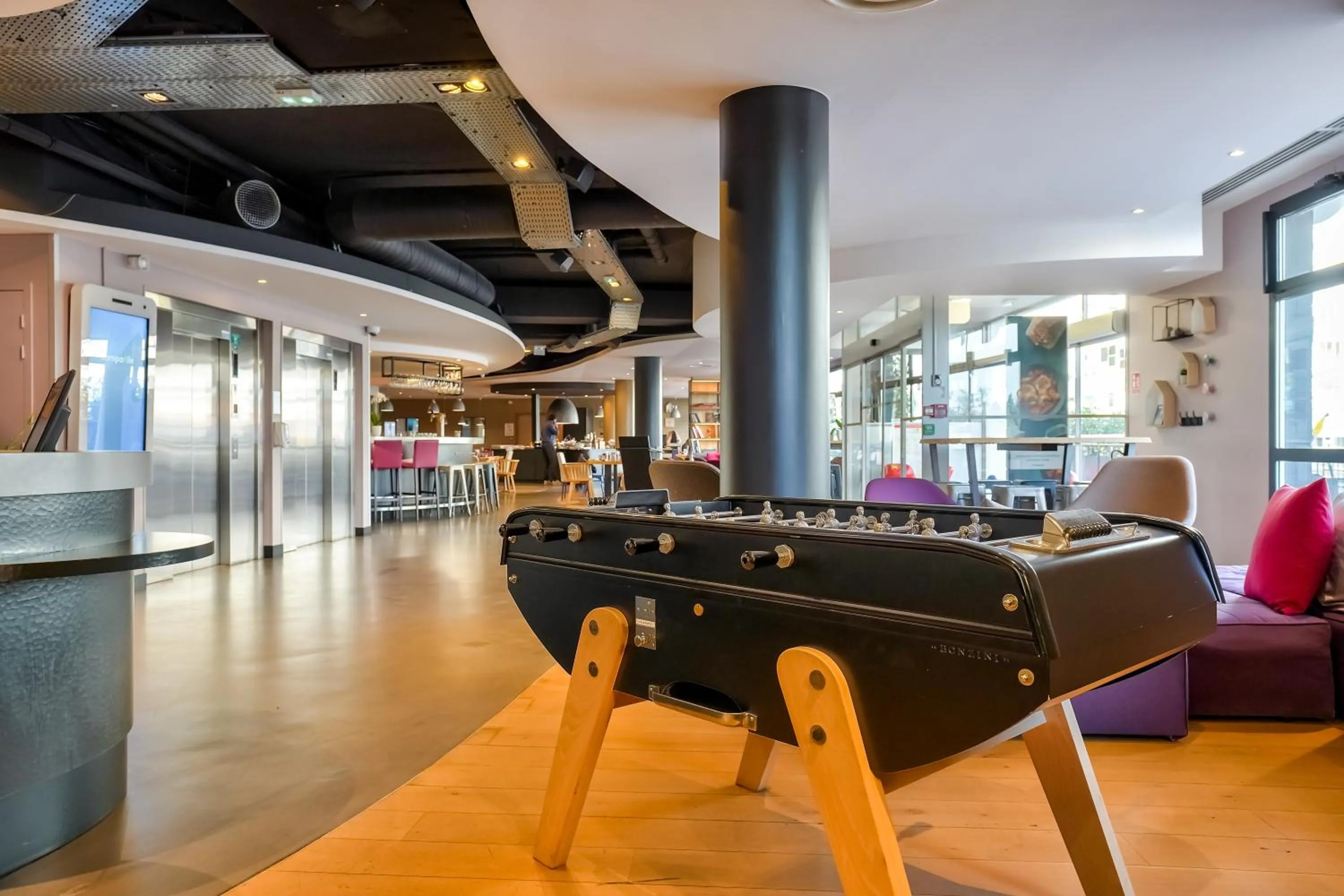 Game Room in Campanile Paris Ouest - Pont de Suresnes