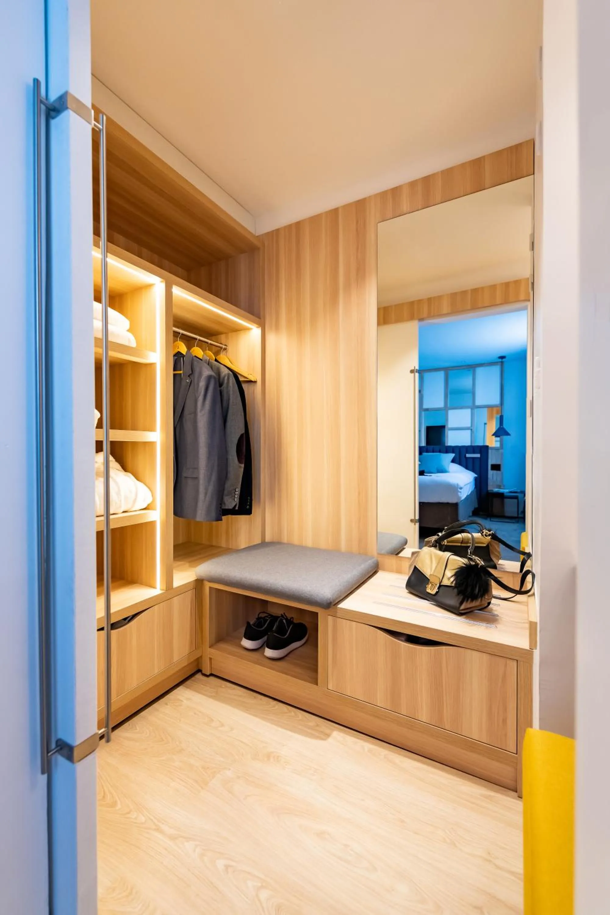 Photo of the whole room in Campanile Paris Ouest - Pont de Suresnes