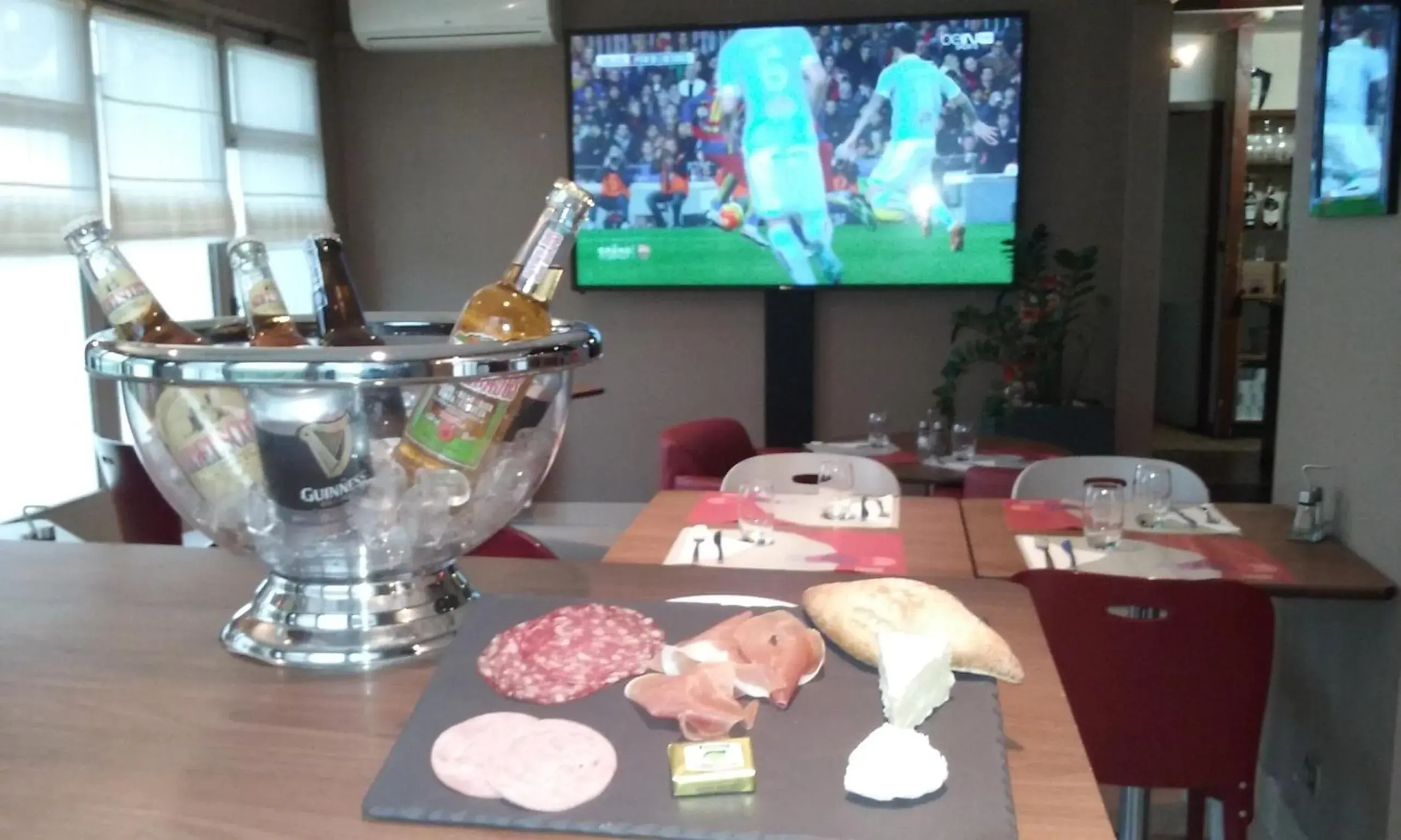 Restaurant/places to eat in Campanile Lyon Est Aéroport Saint Exupery Restaurant/places to eat in Campanile Lyon Est Aéroport Saint Exupery