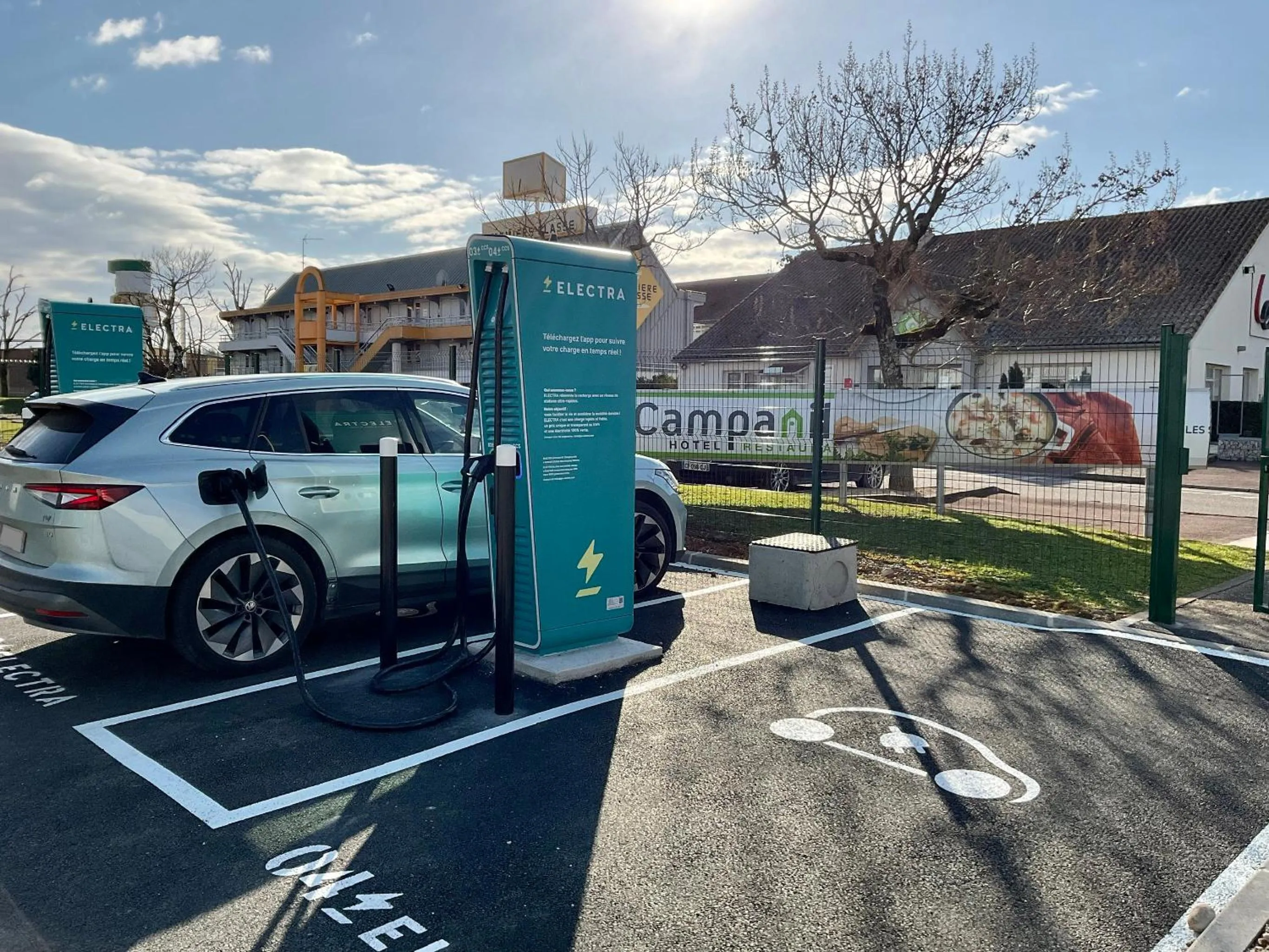 Parking in Campanile Lyon Est Aéroport Saint Exupery