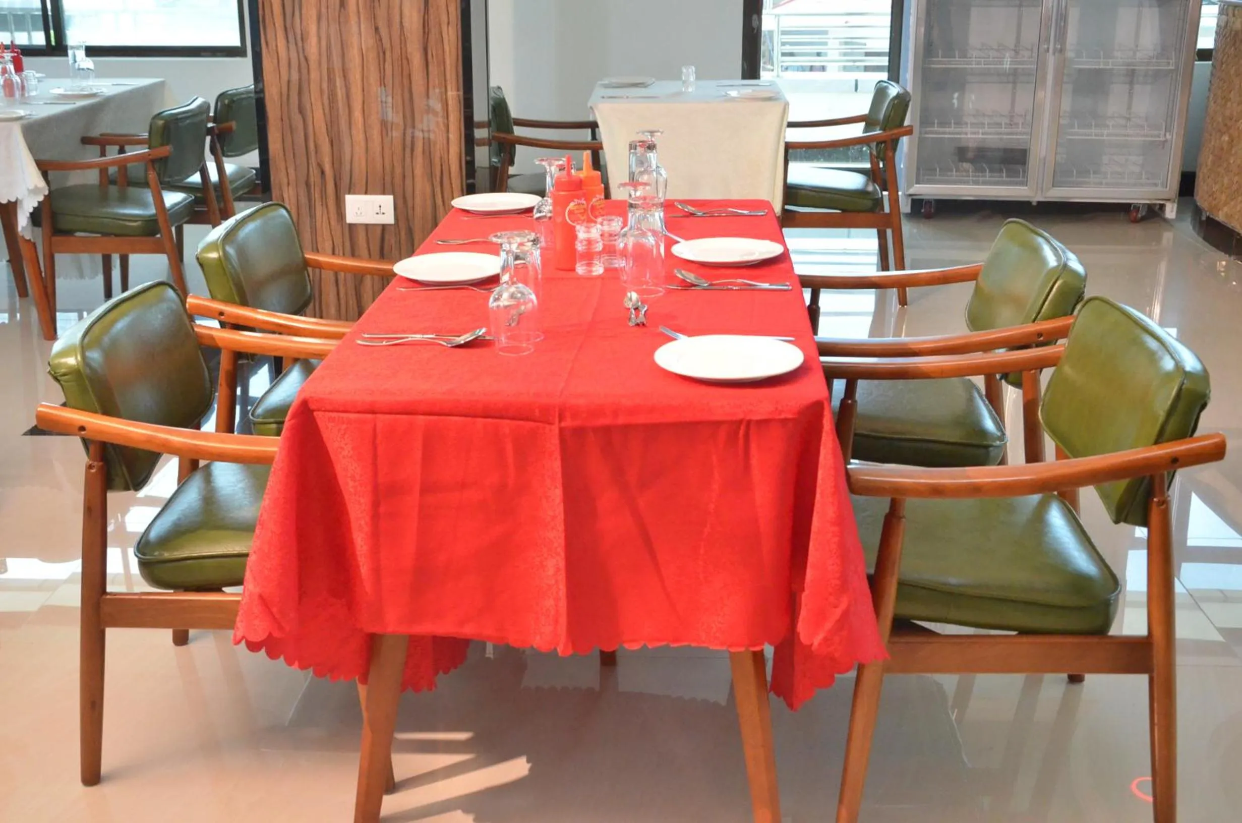 Restaurant/places to eat in Nefaland Hotel